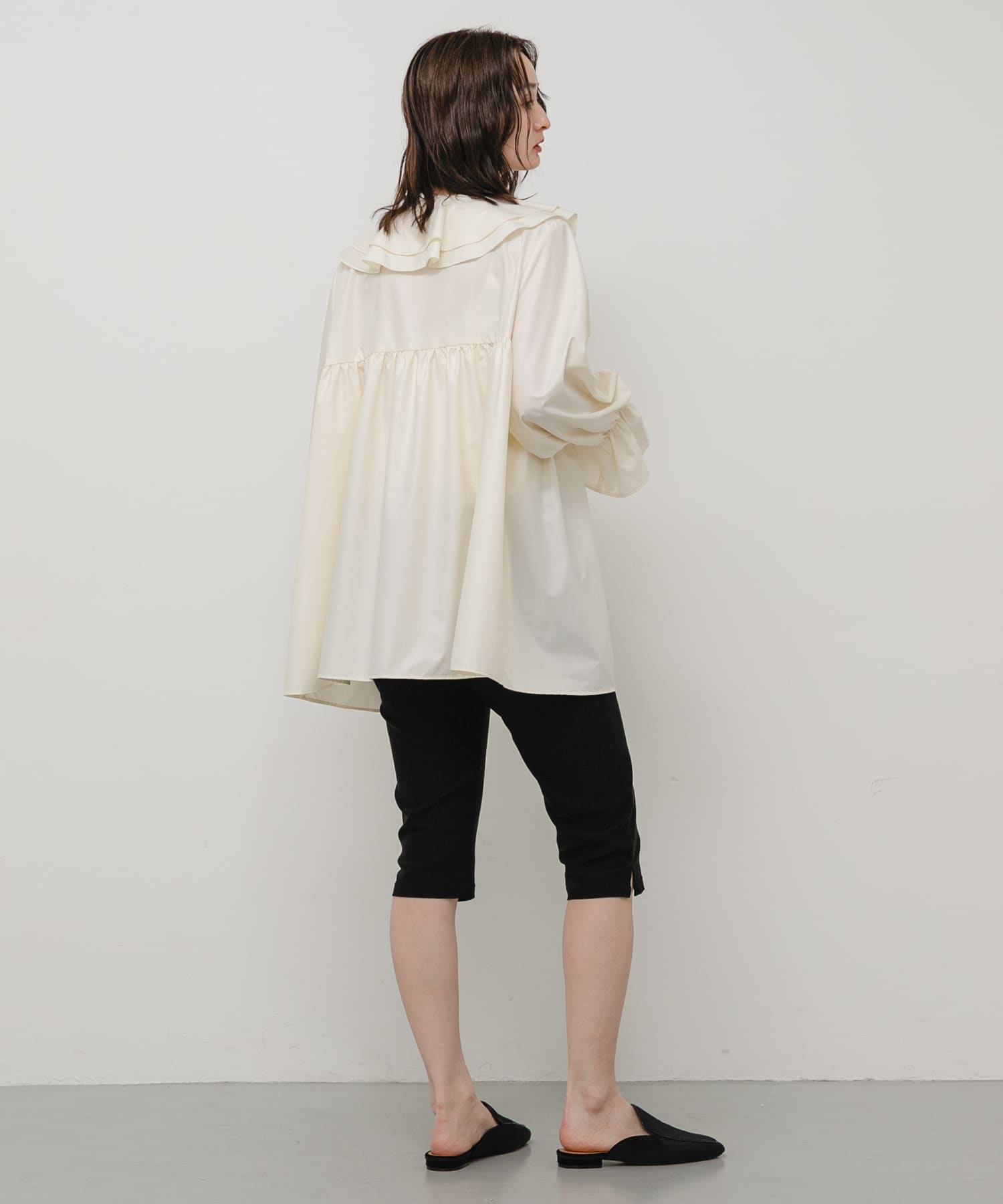 OFF WHITE