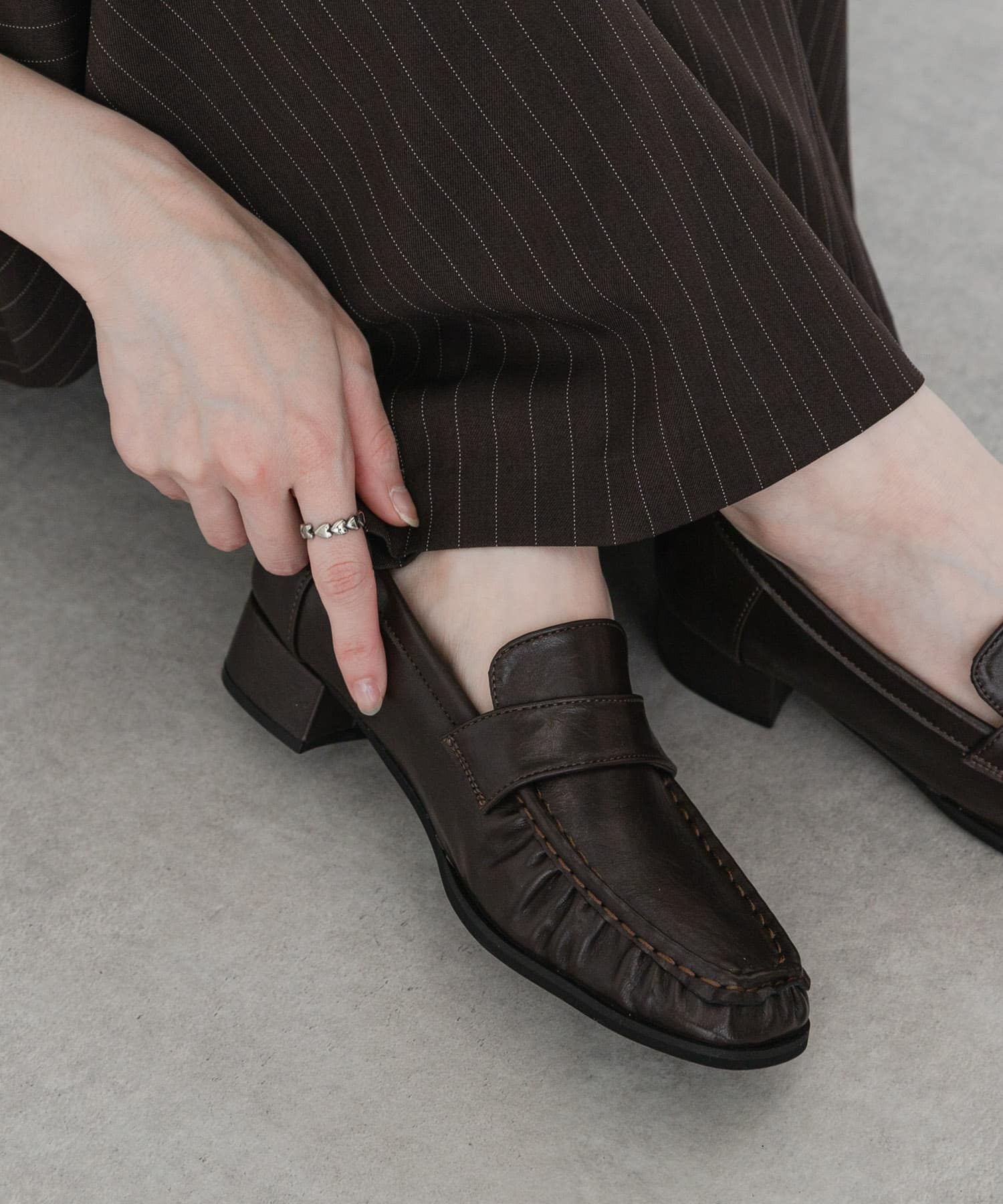 ワイドスクエアギャザーローファー BROWN S