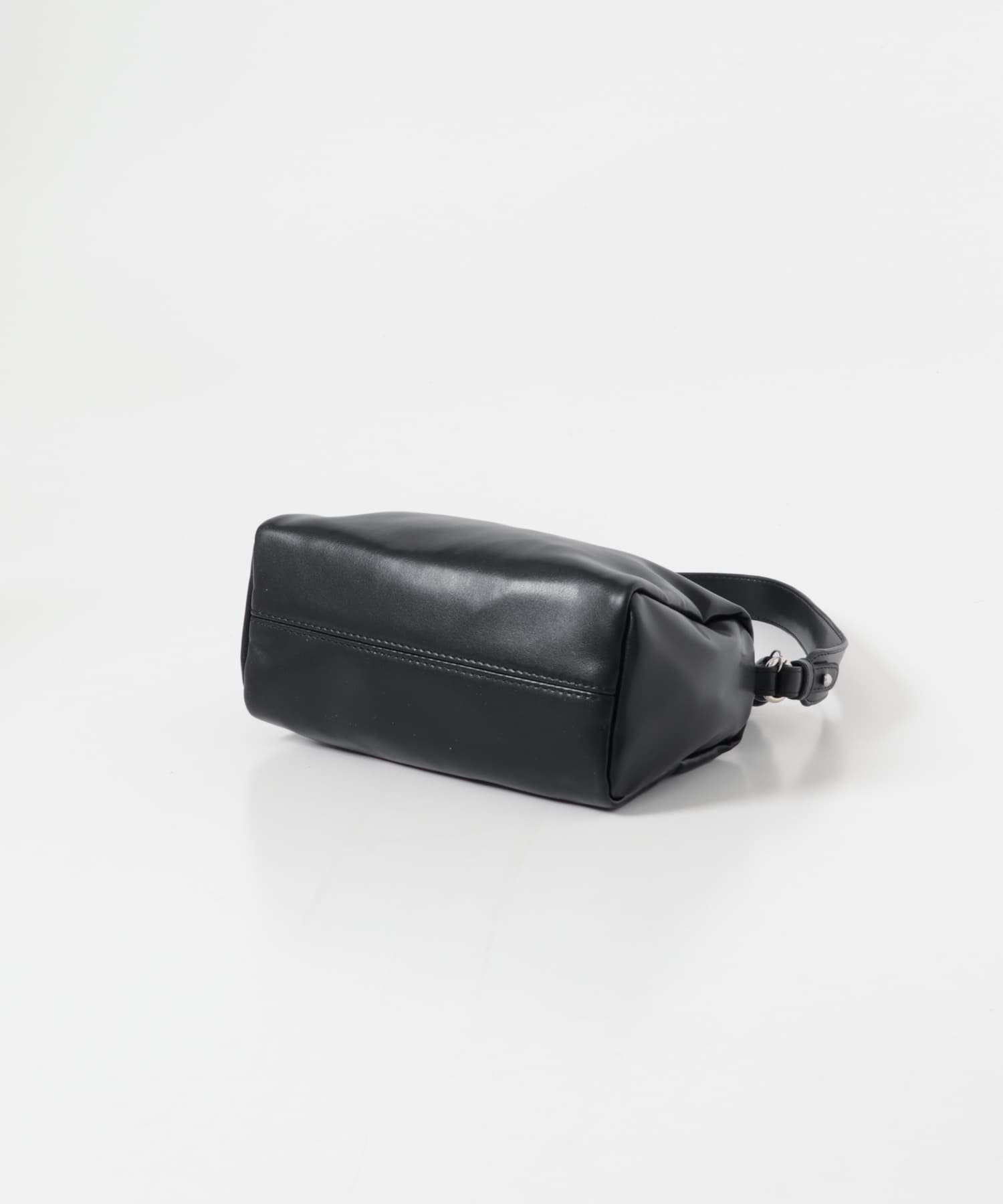 ビーズハンドルバッグ BLACK One