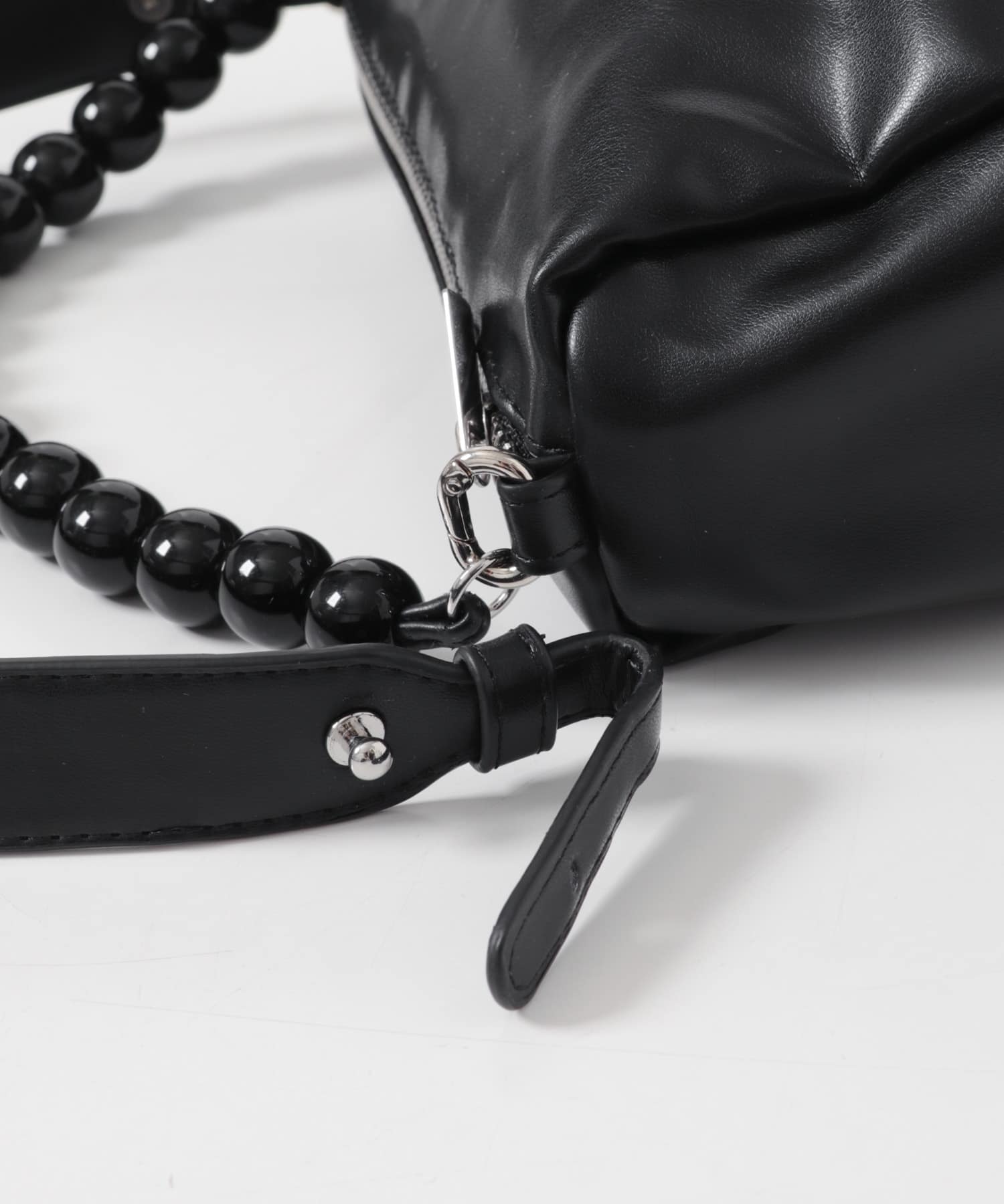 ビーズハンドルバッグ BLACK One