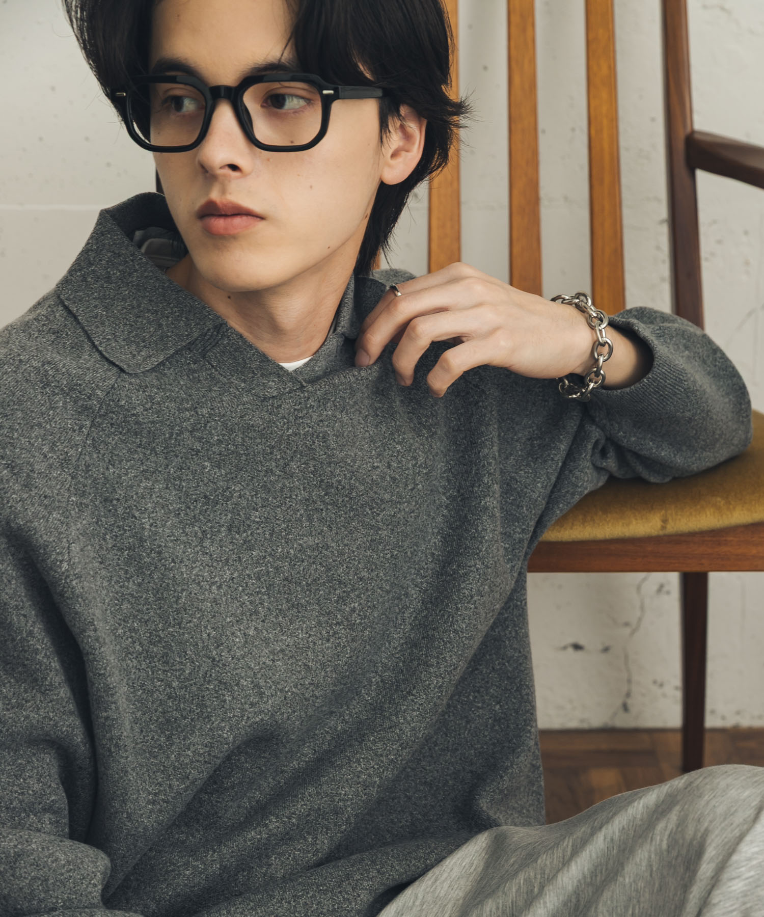 GRAY