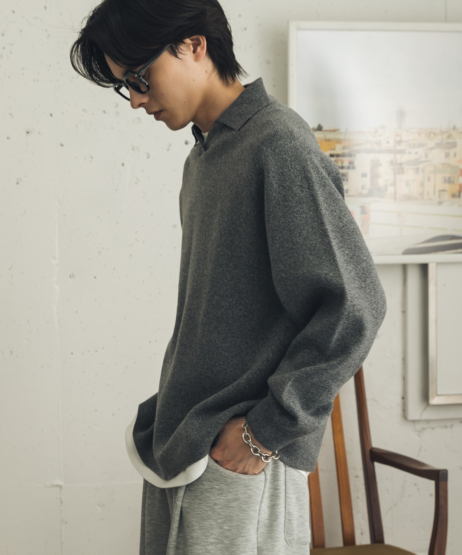 GRAY