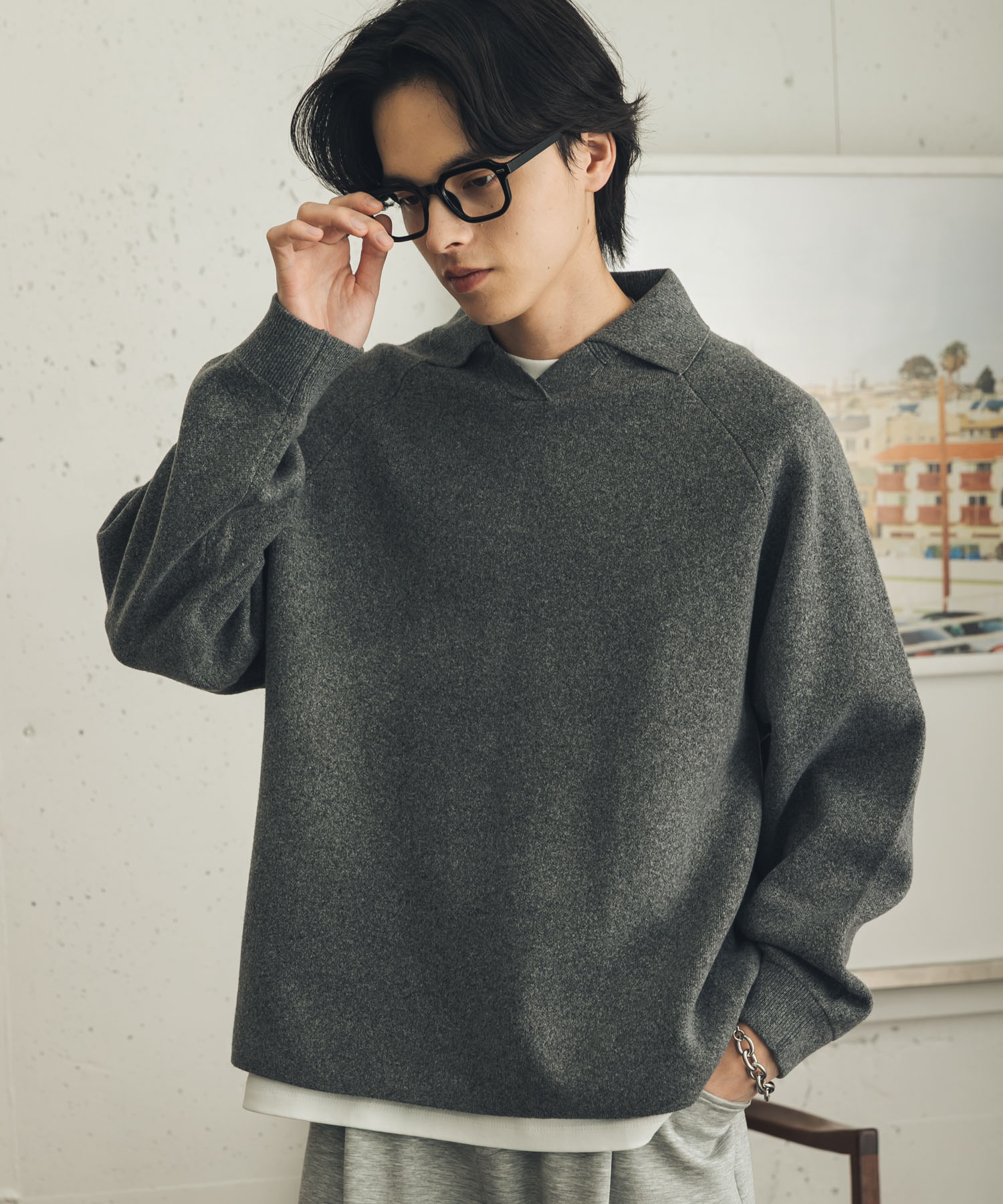 GRAY