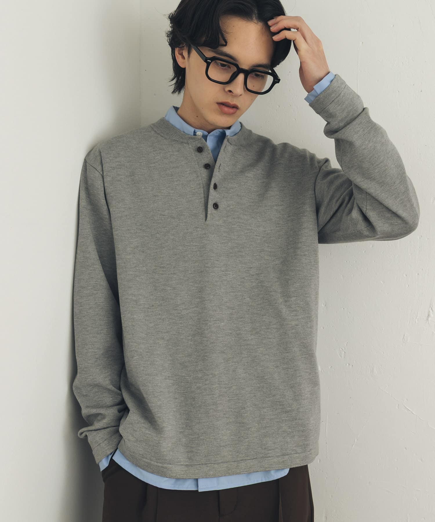 GRAY
