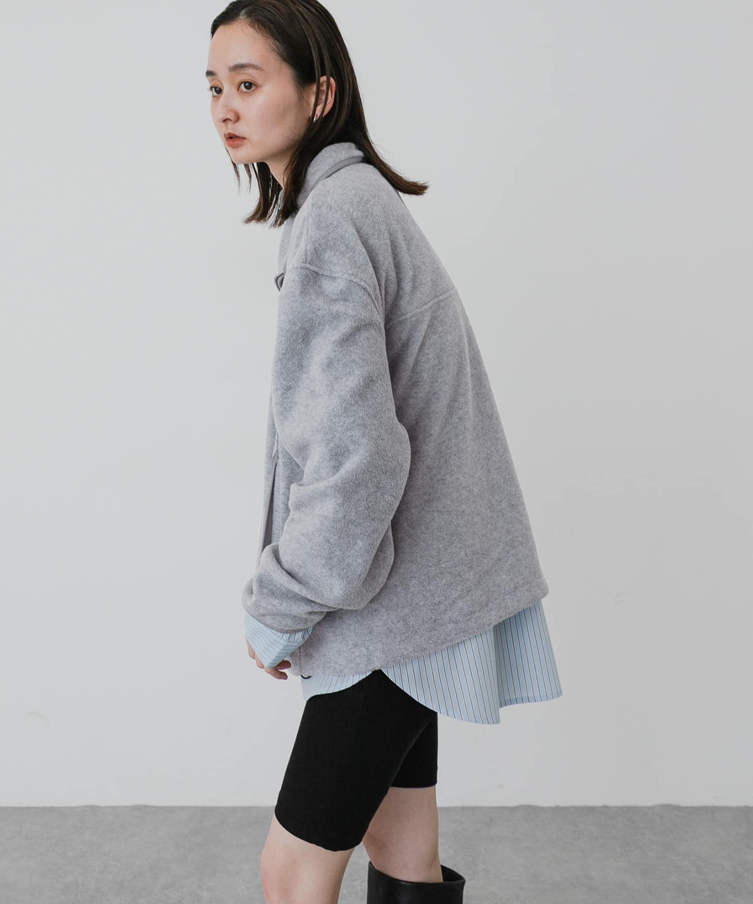 GRAY