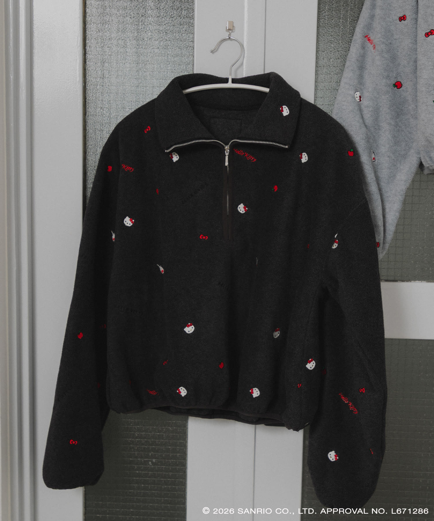 別注「ハローキティ」ヨリミチフリーストップ CHARCOAL One