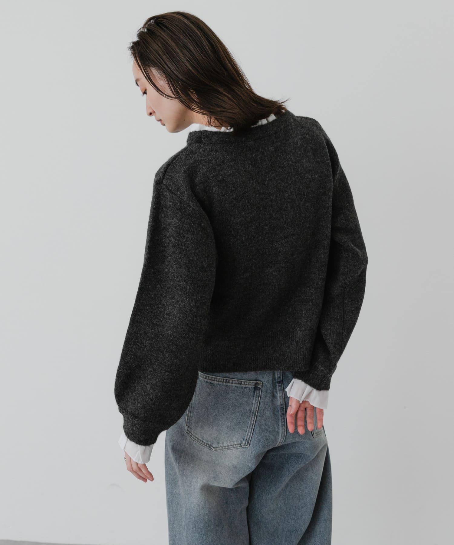 洗濯可』フリルドッキングVネックニット(One CHARCOAL): トップス
