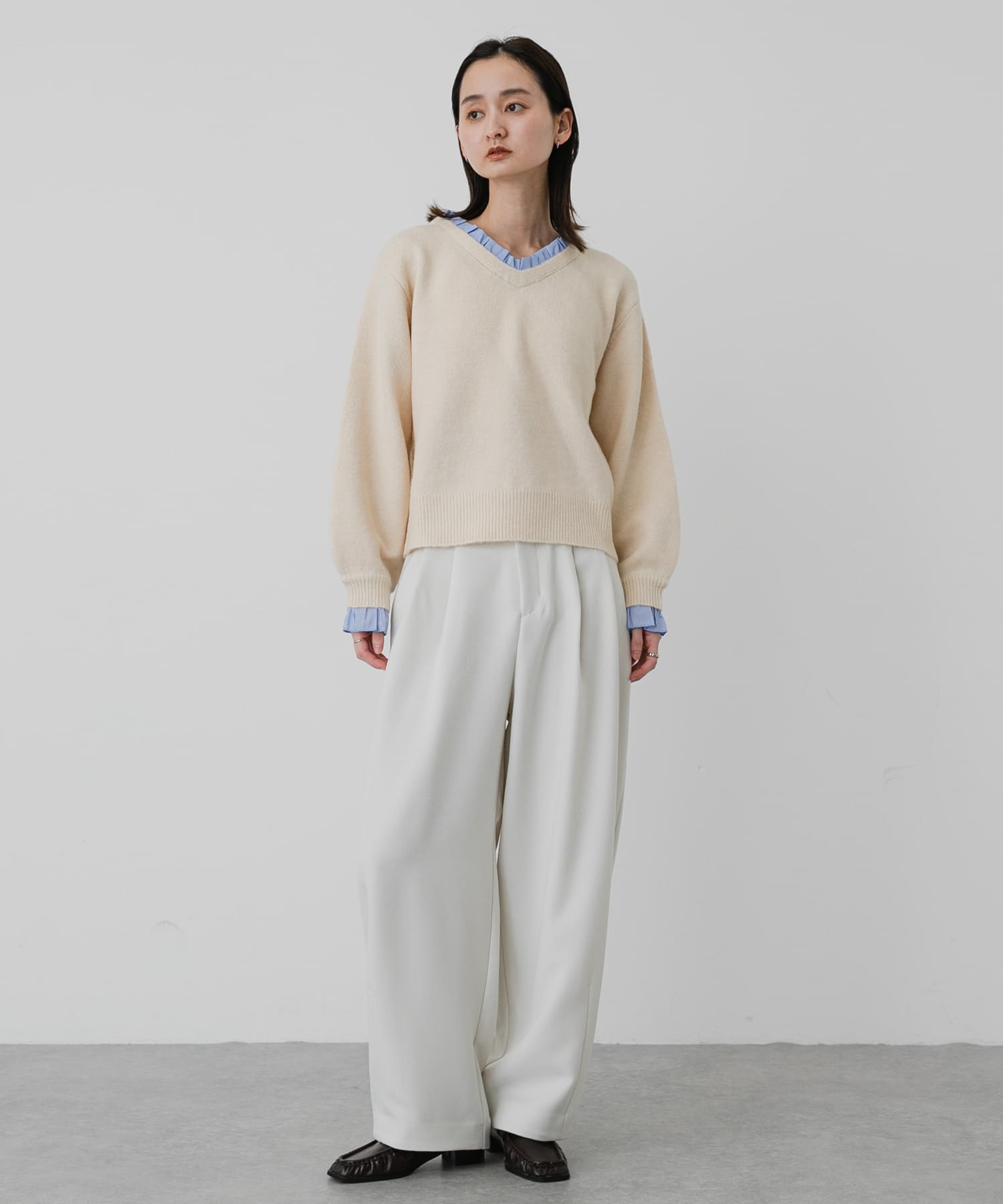 洗濯可』フリルドッキングVネックニット(One CHARCOAL): トップス
