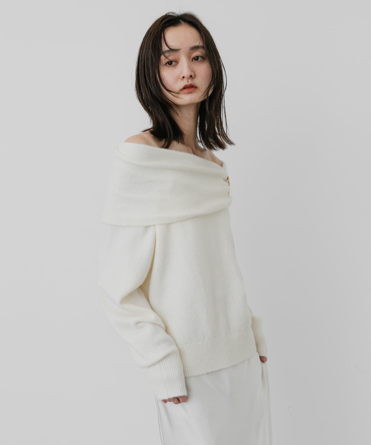 OFF WHITE