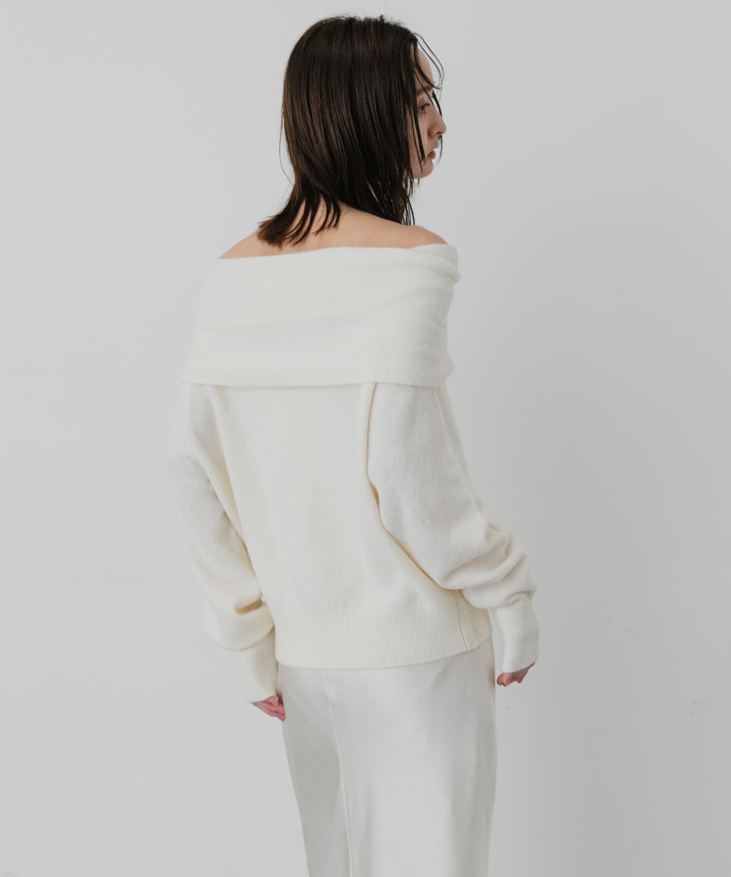 OFF WHITE