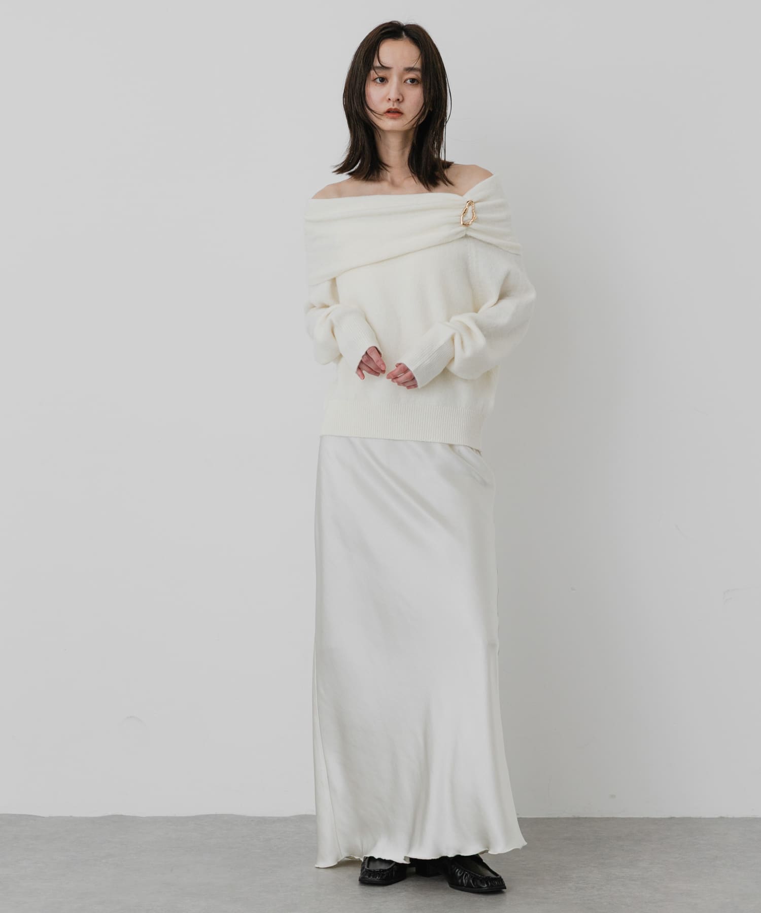 OFF WHITE
