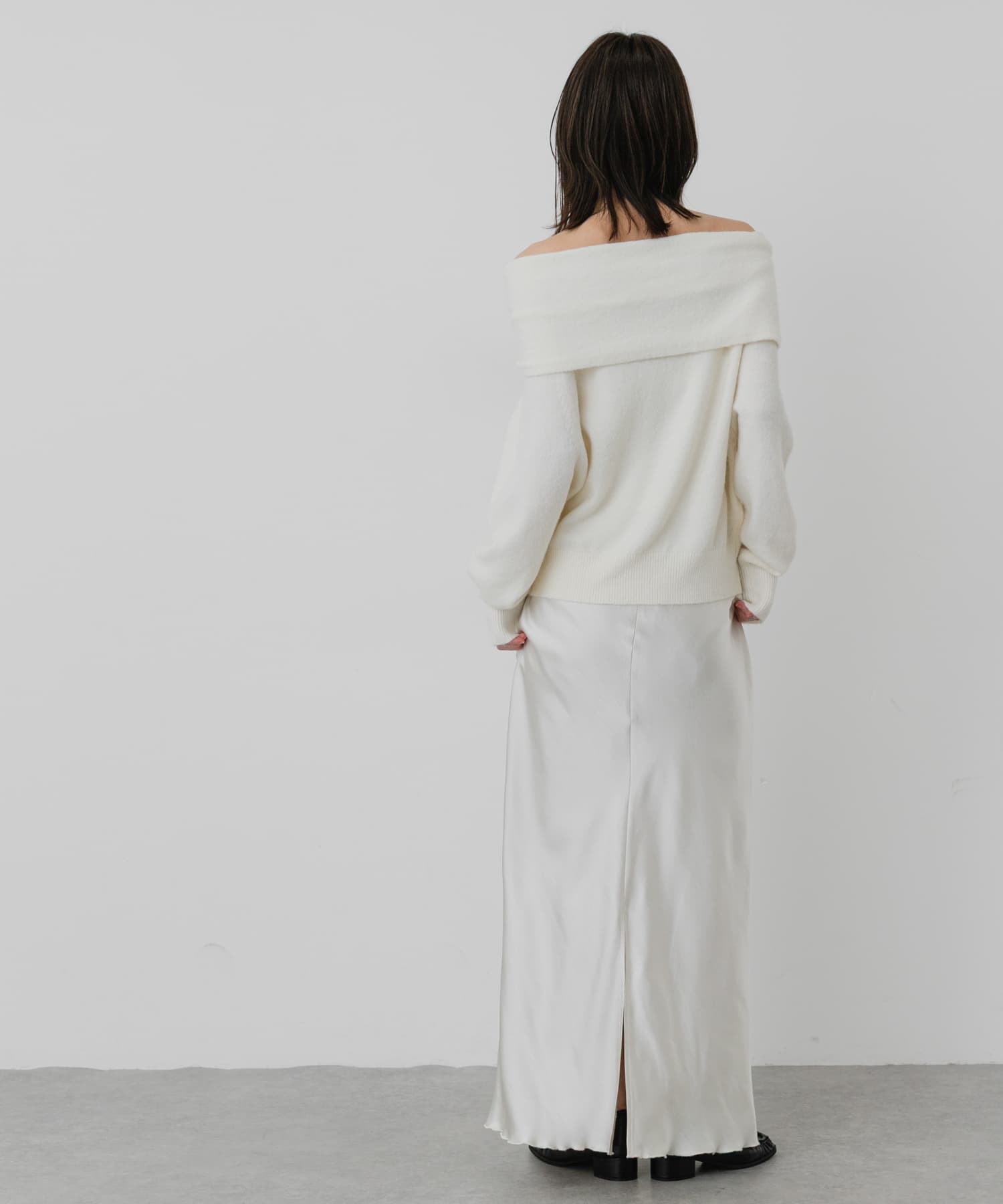 OFF WHITE