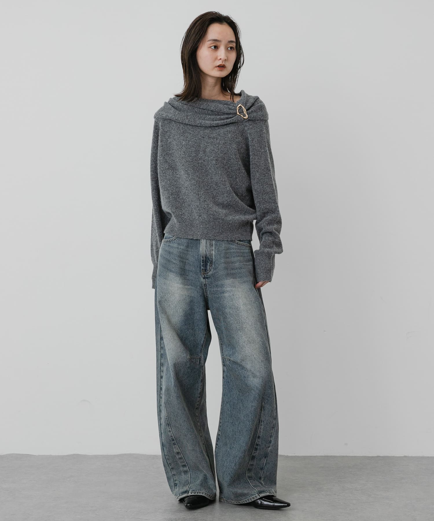 GRAY