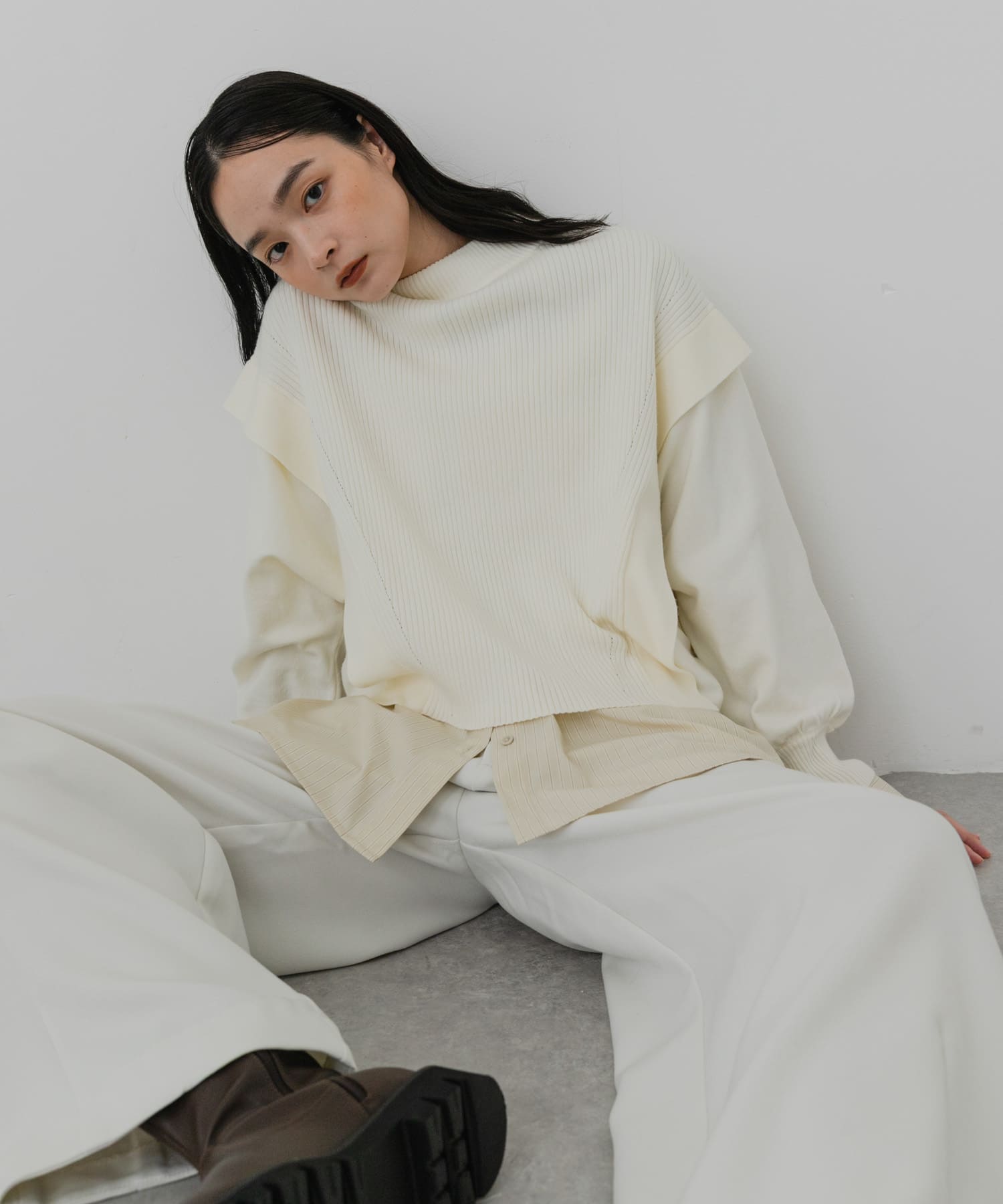 OFF WHITE