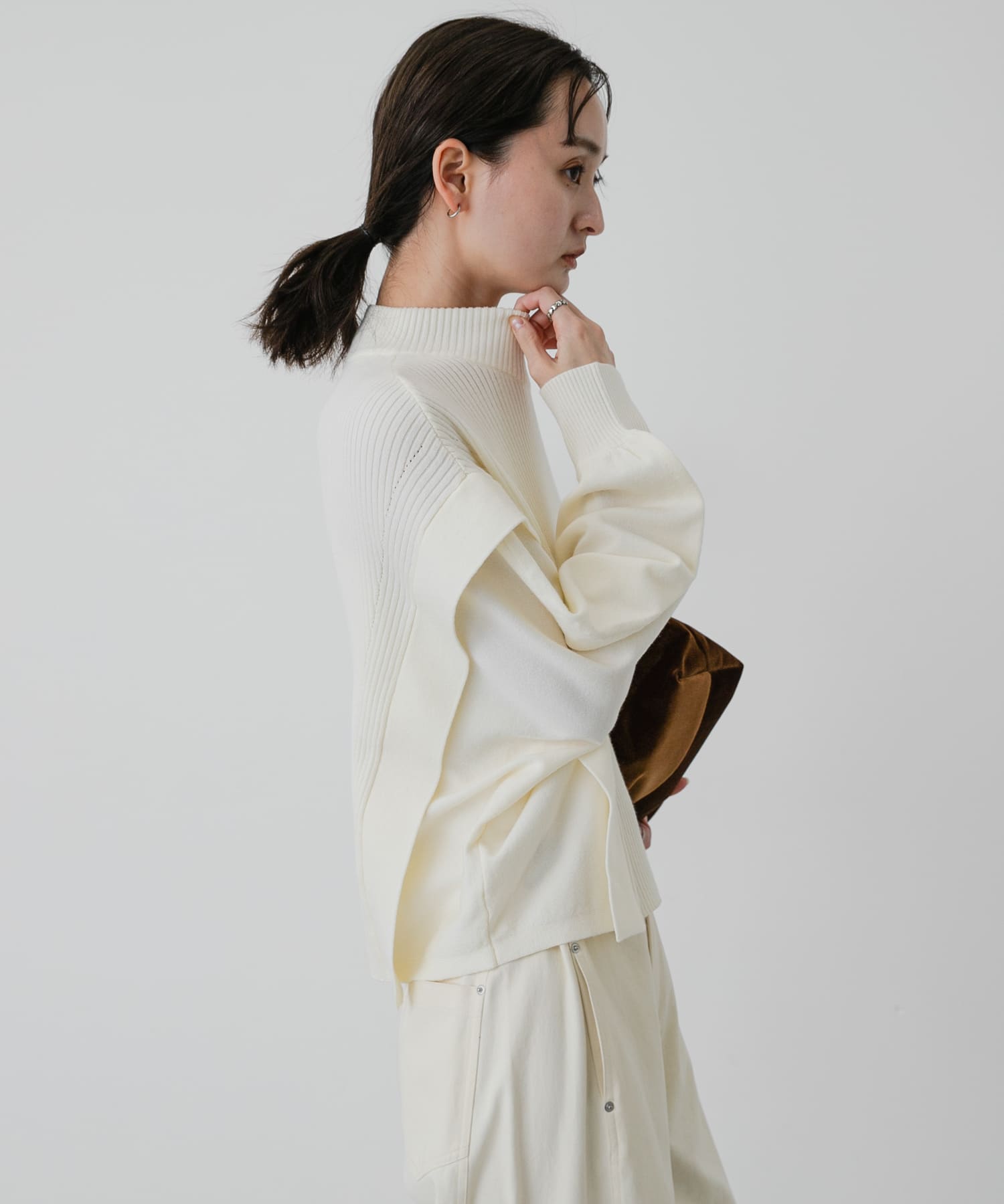 OFF WHITE