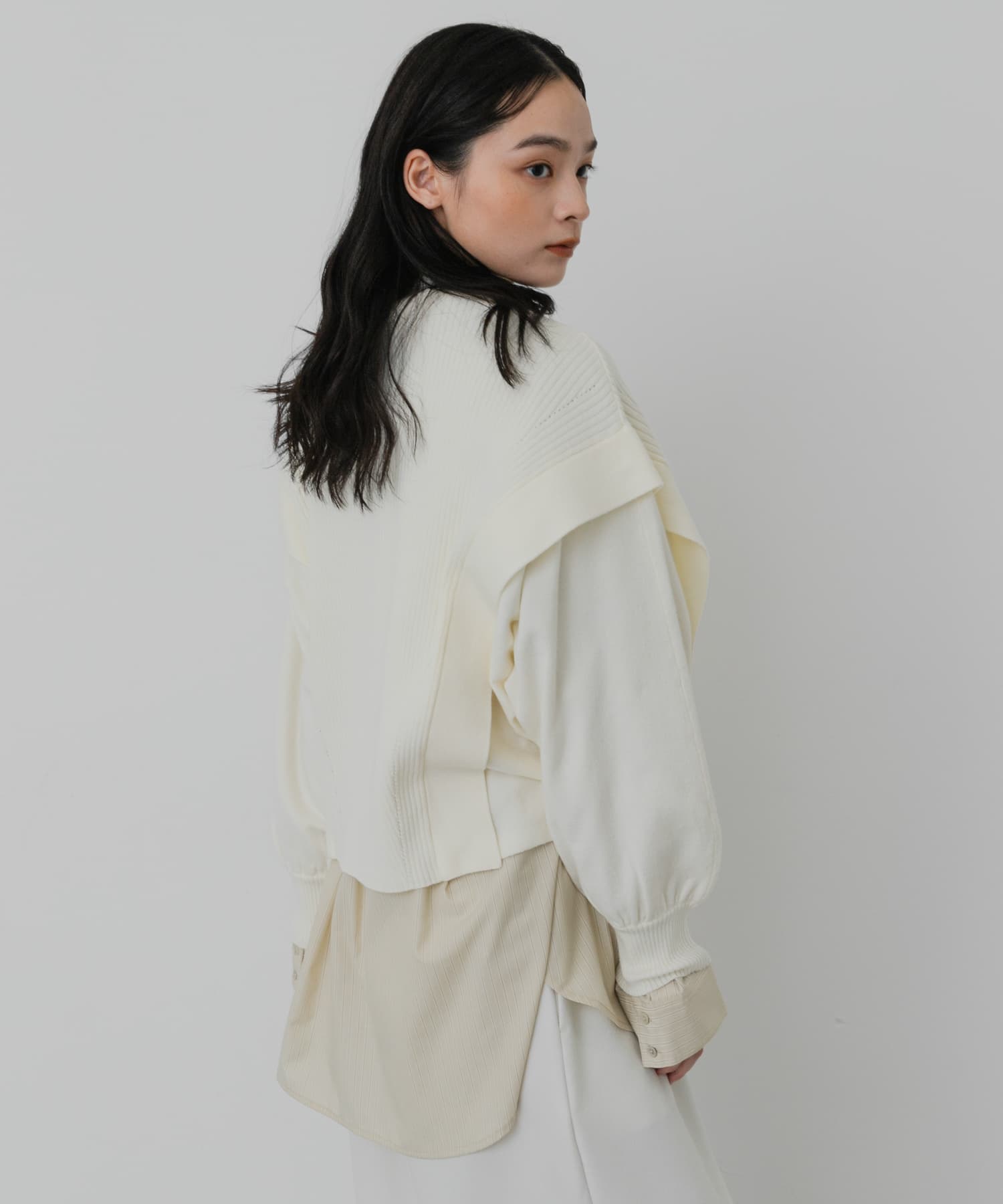OFF WHITE