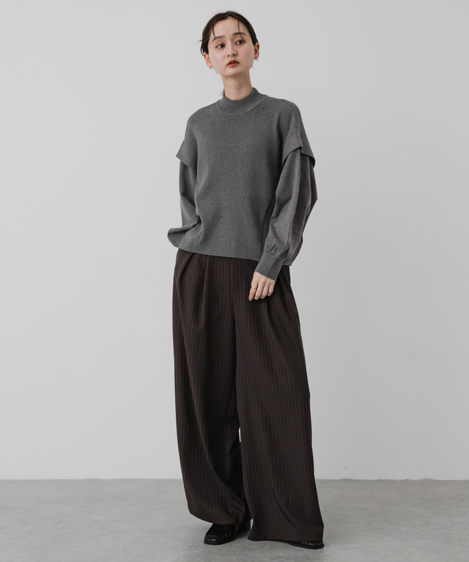 GRAY