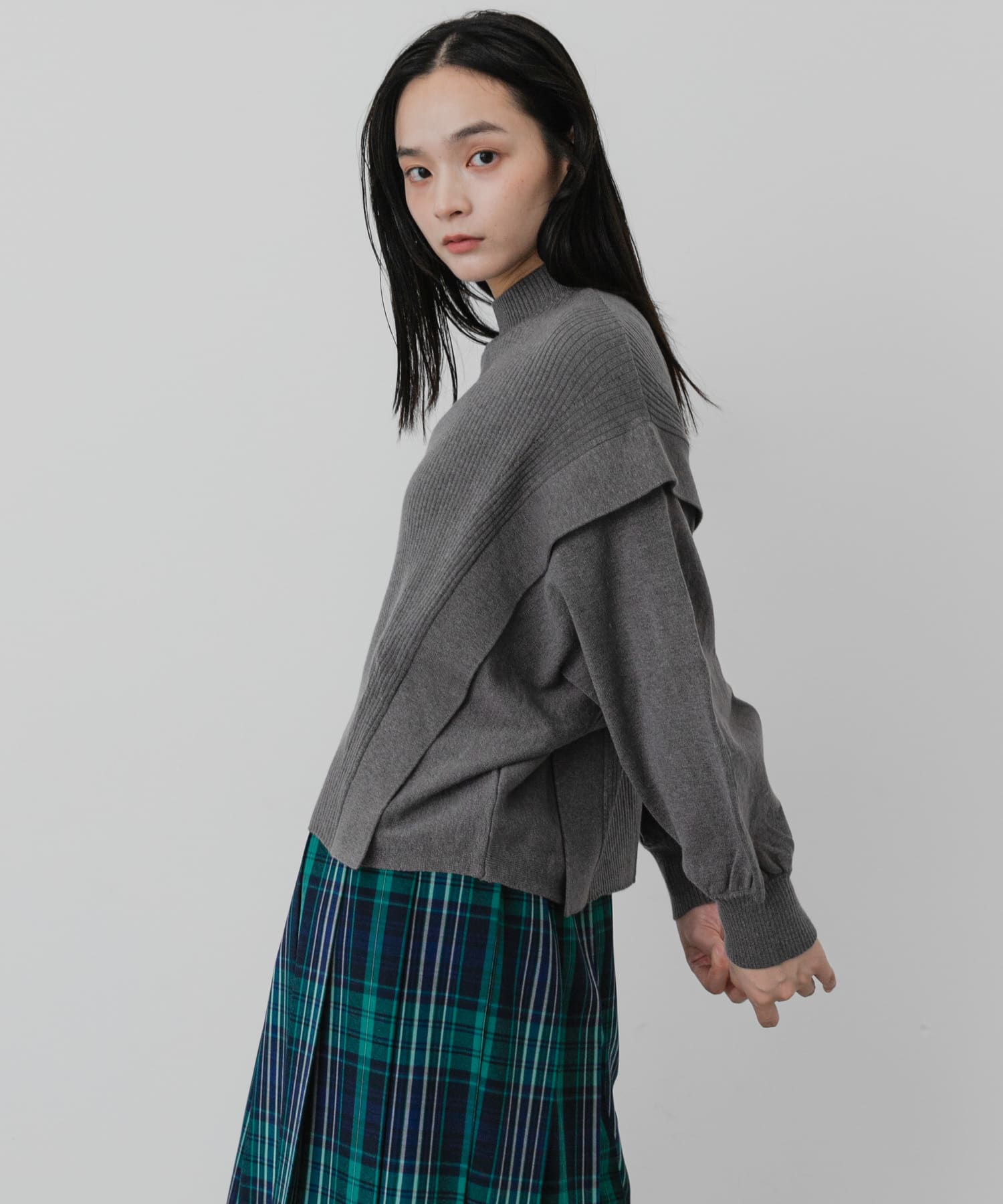 GRAY
