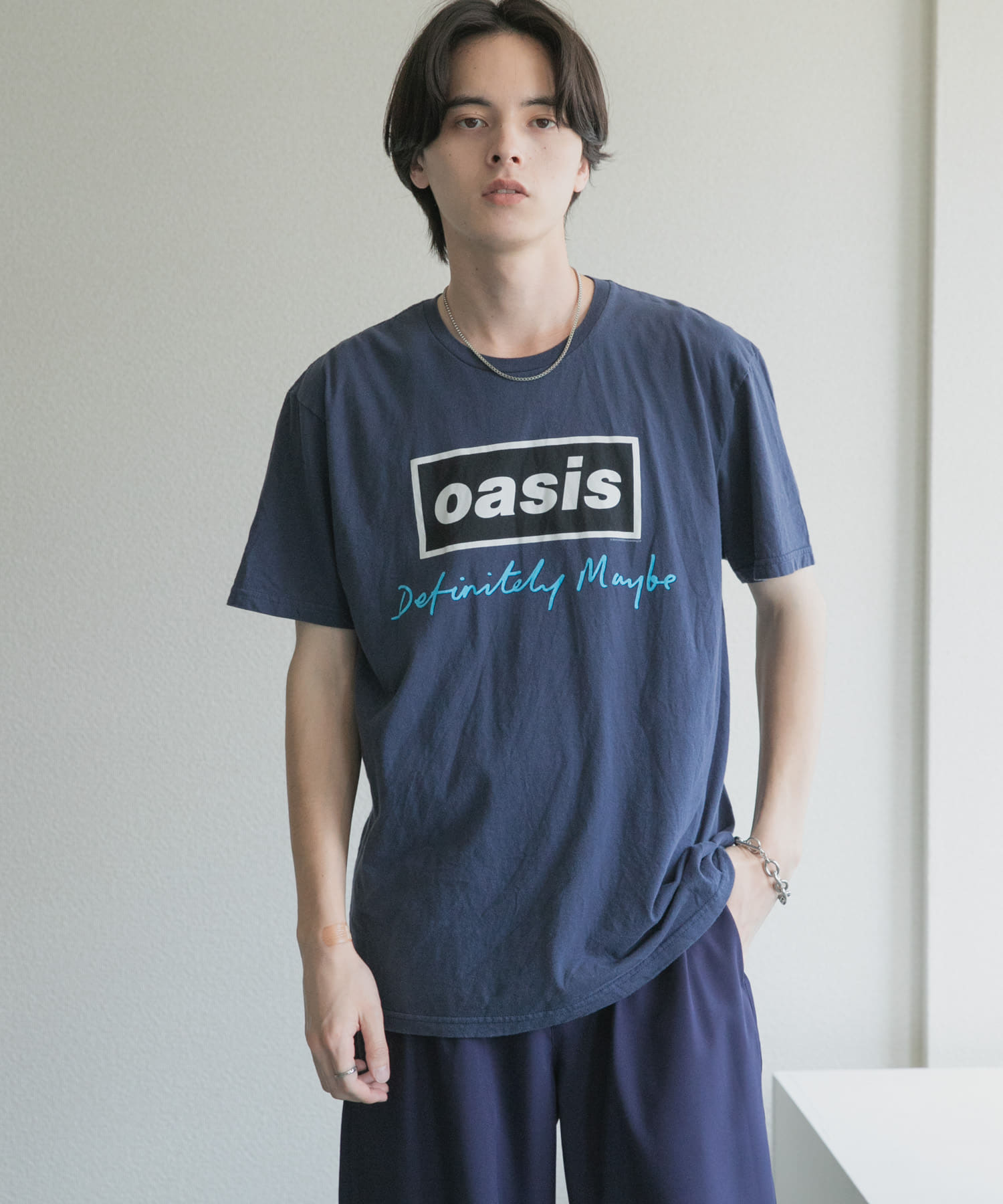 THRIFTY LOOK　OASIS D/Maybe Text Logo Tシャツ