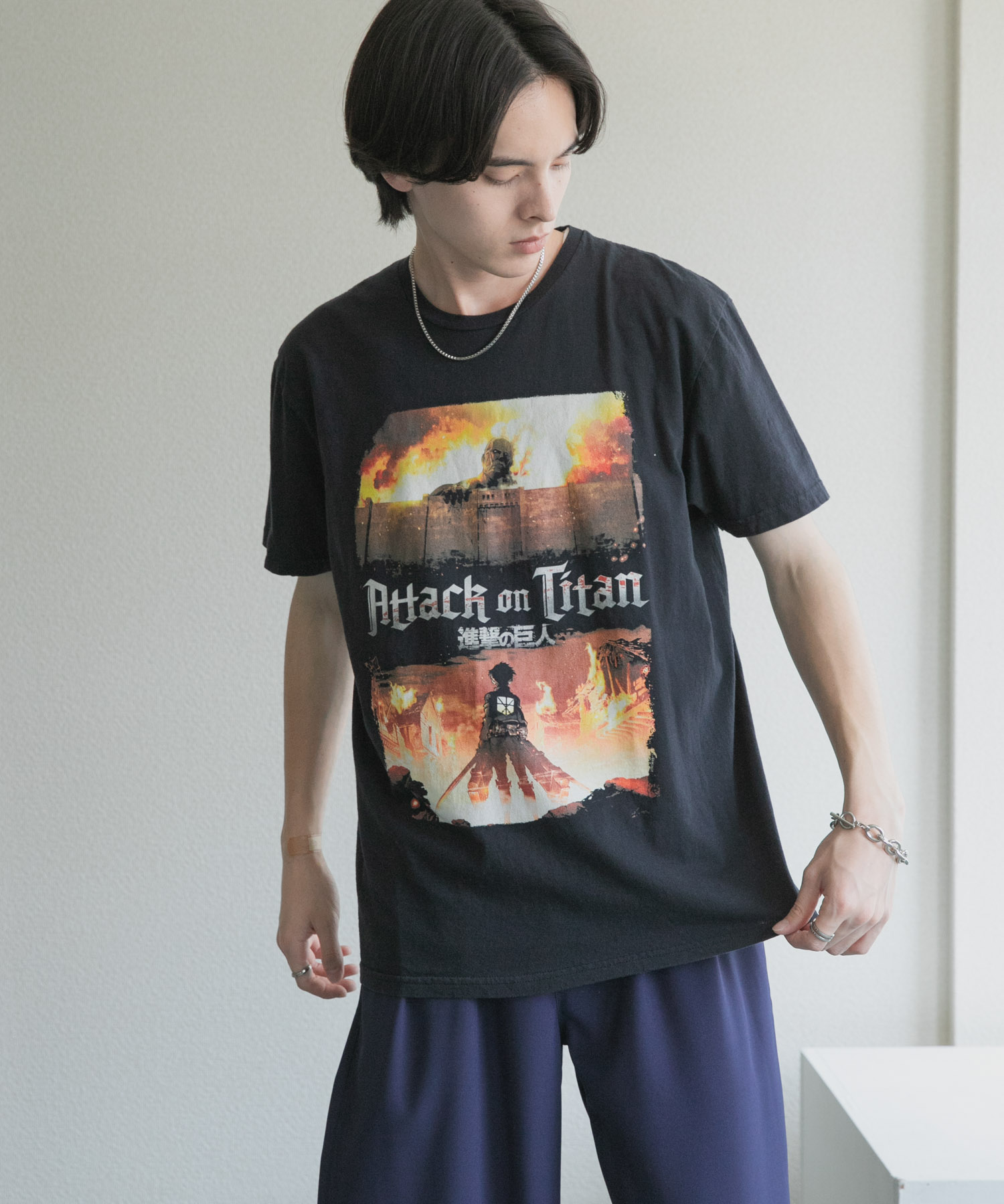 THRIFTY LOOK ATTACK ON TITAN 2 フェードTシャツ(M BLACK): トップス