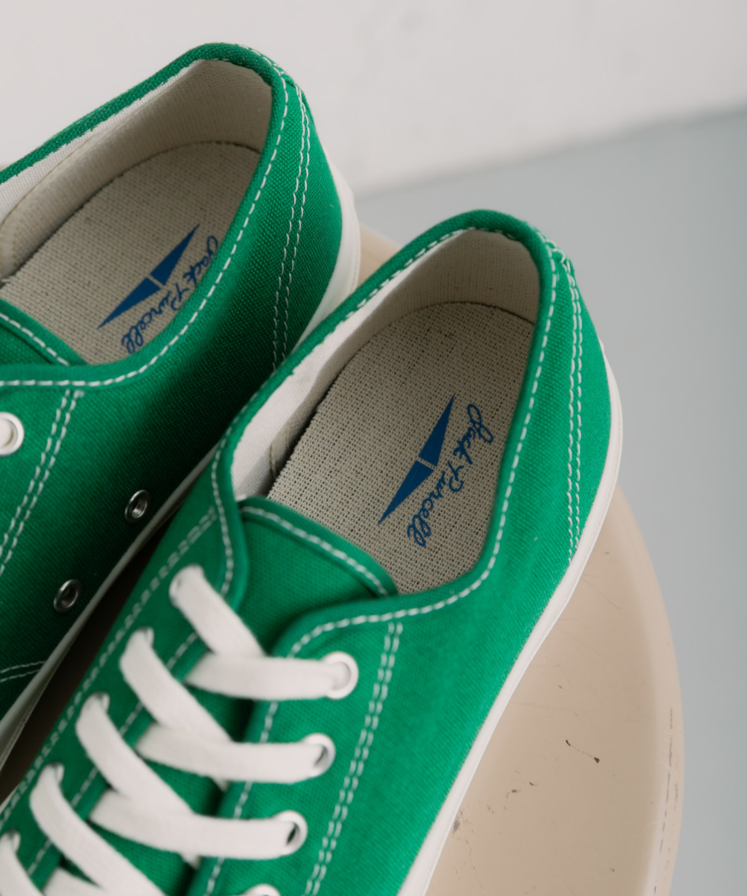 GREEN