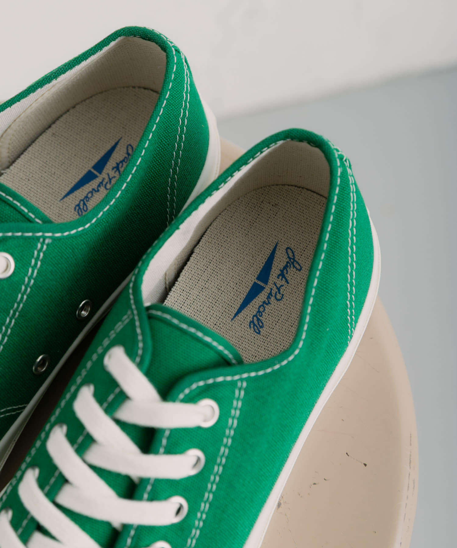 GREEN