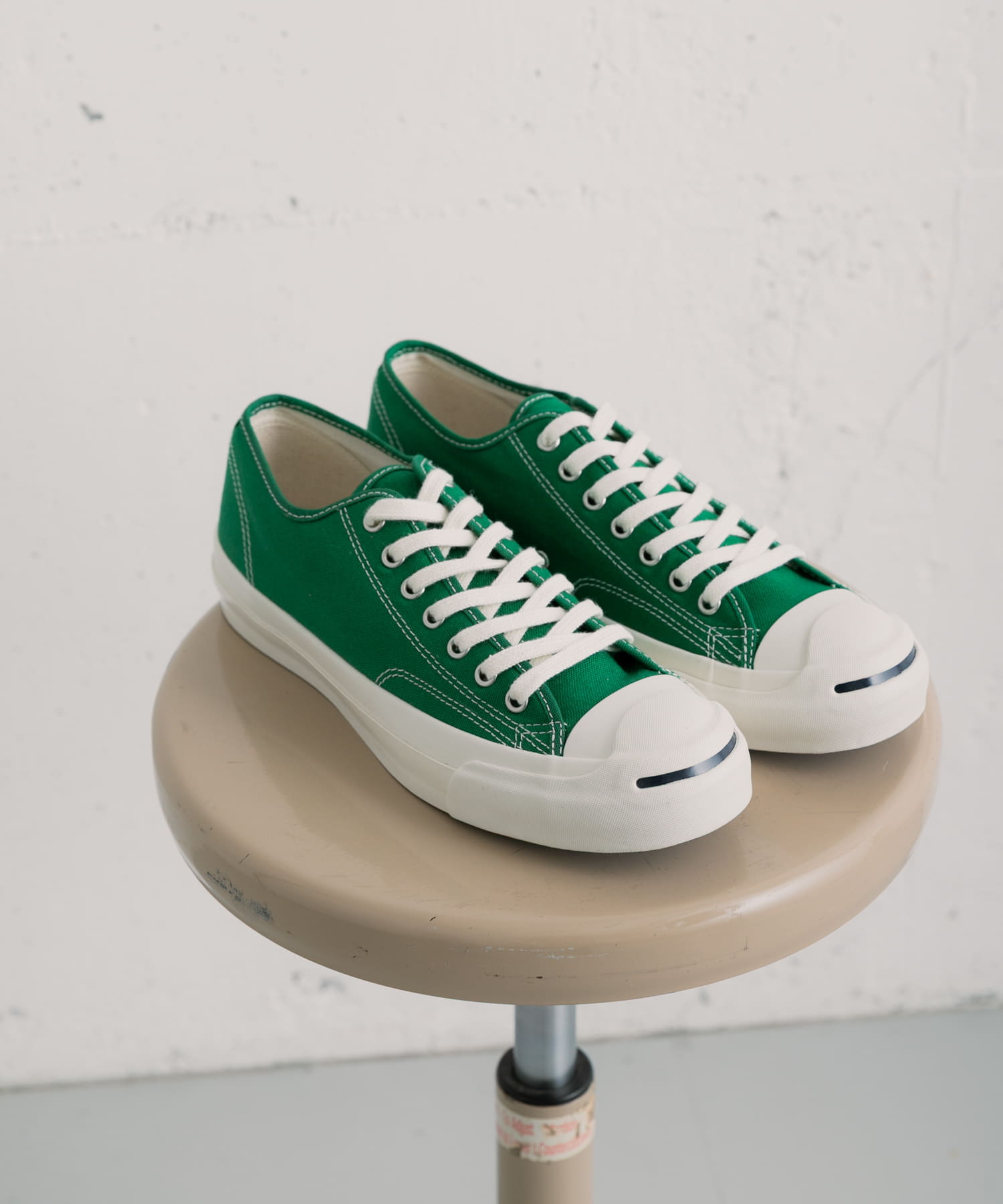 GREEN
