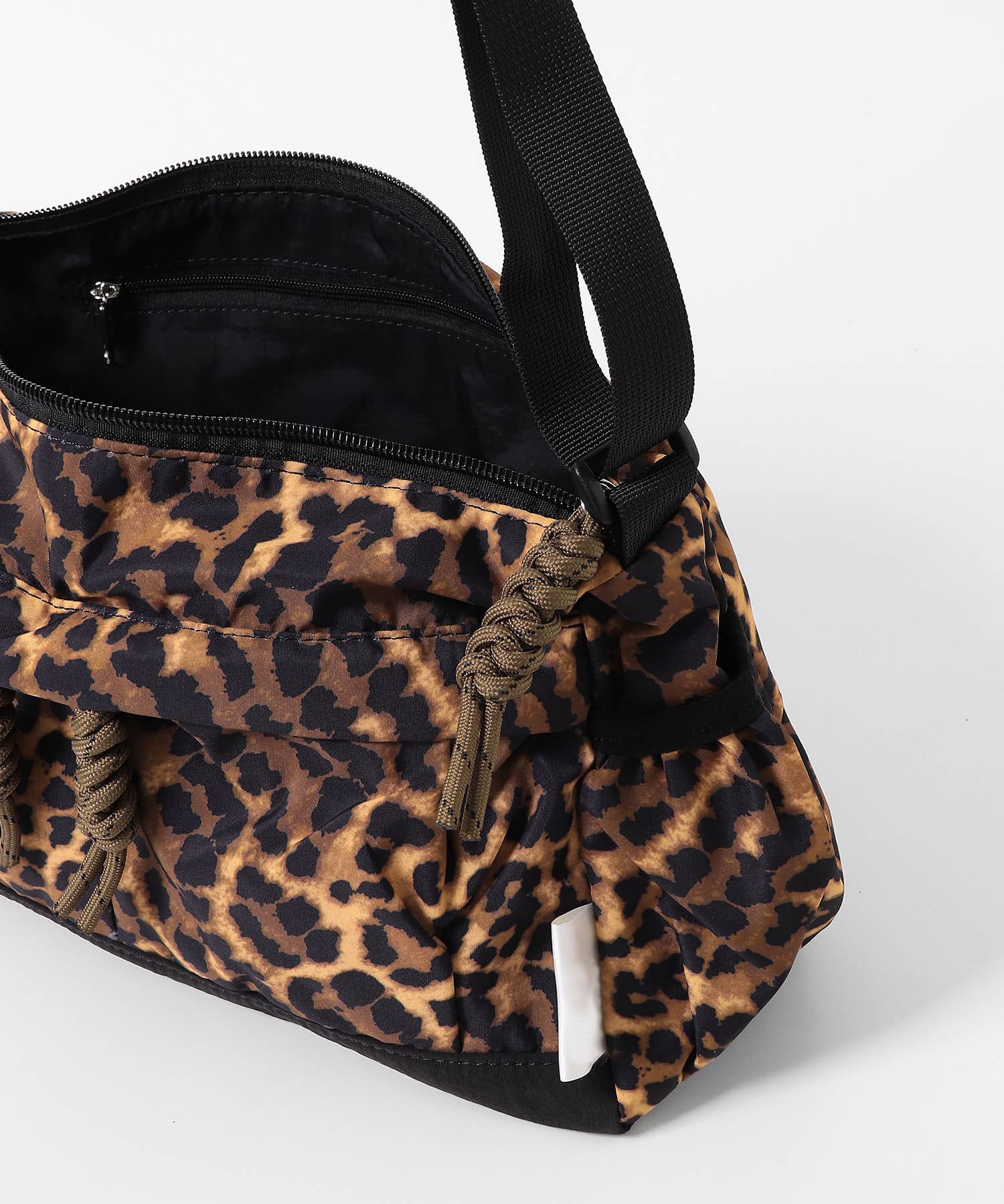 CONTROL FREAK　ポケットワイドショルダー LEOPARD One