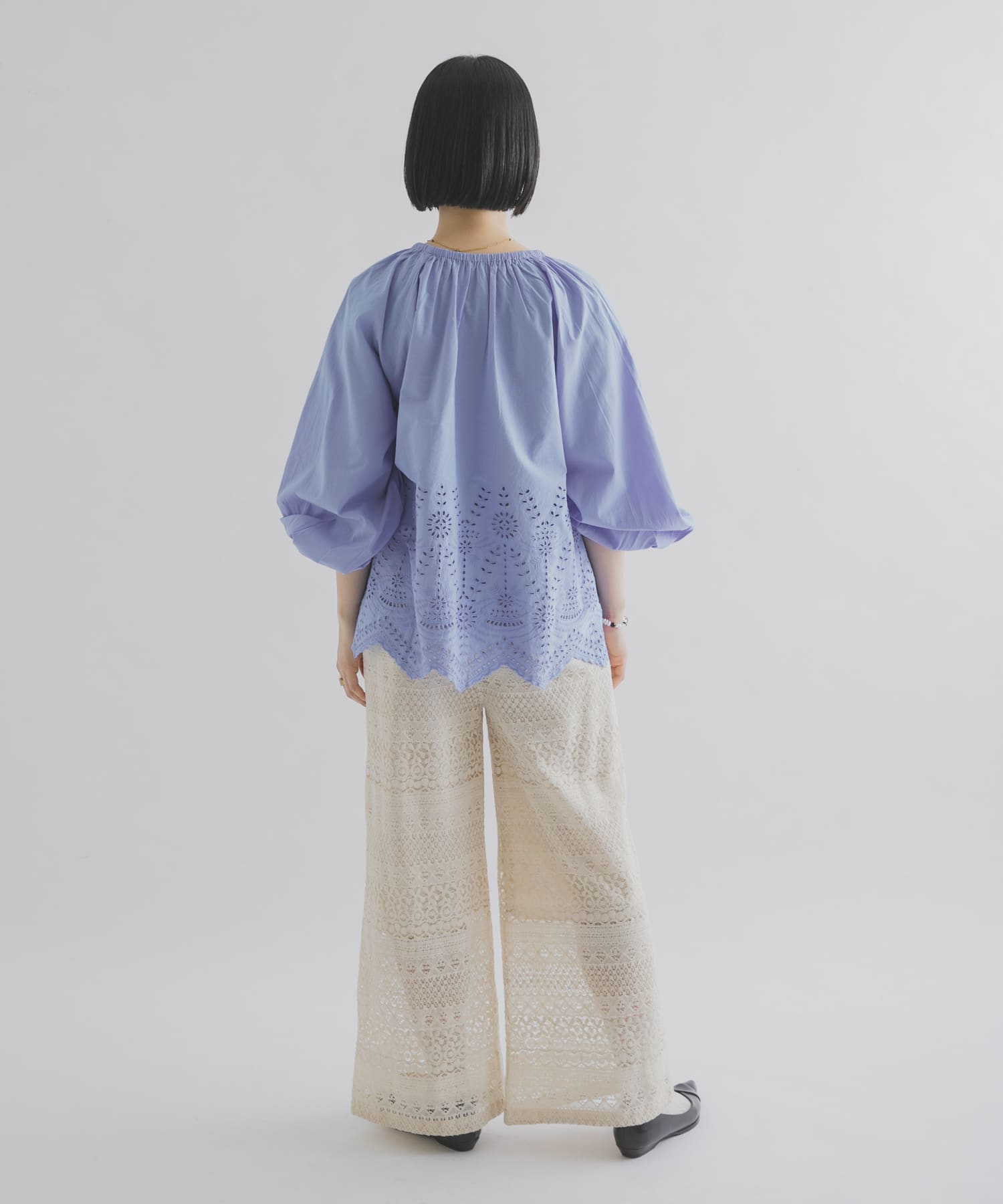 OFF WHITE