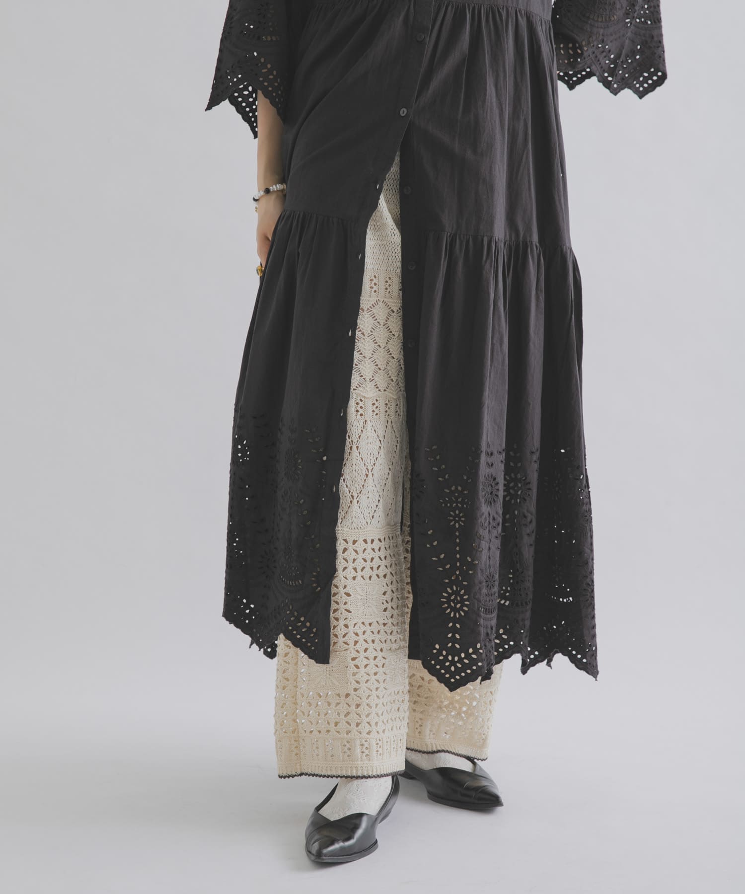 米富繊維　SUKASHI EMBOSSED KNIT PANTS