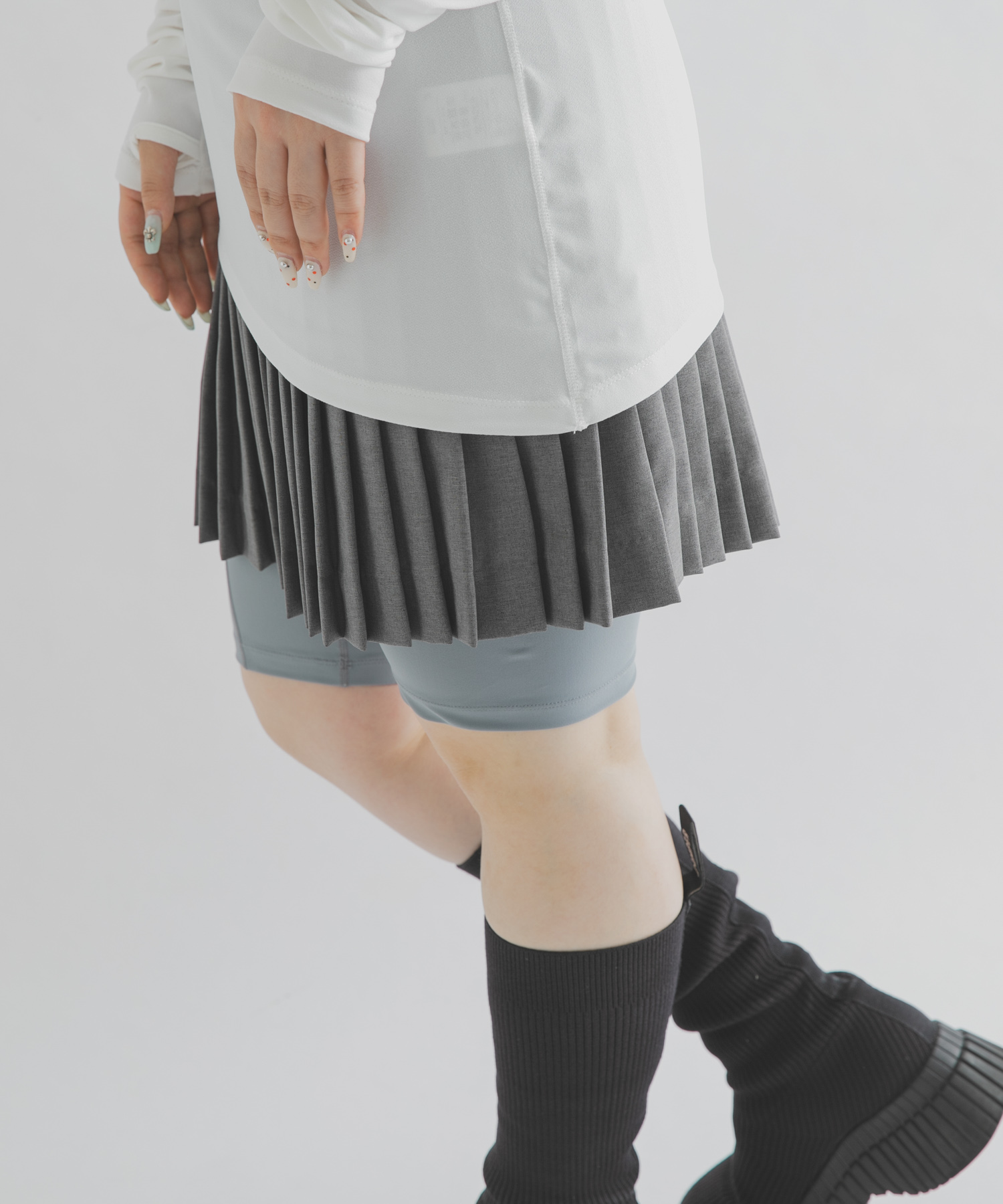 GRAY