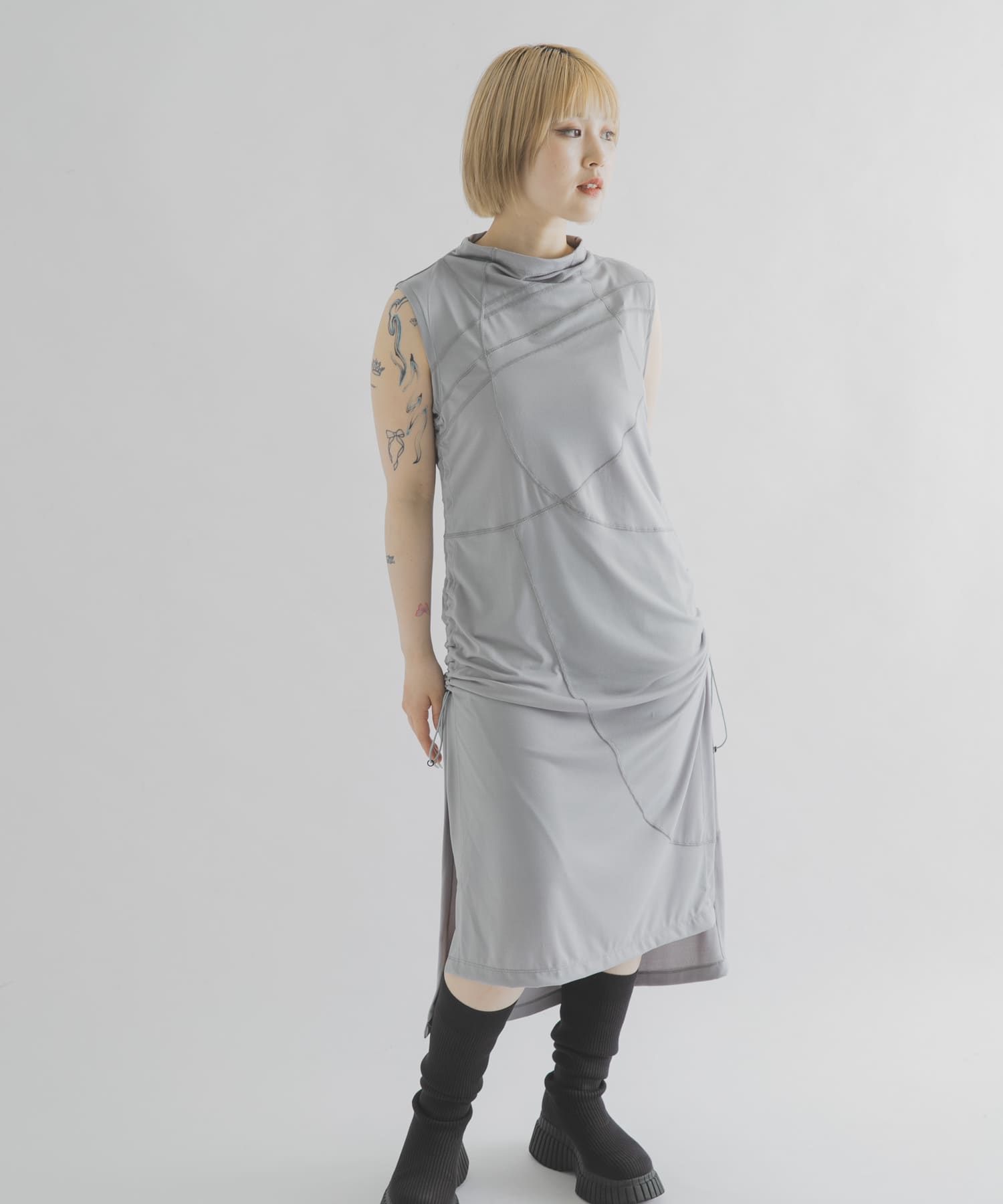 GRAY