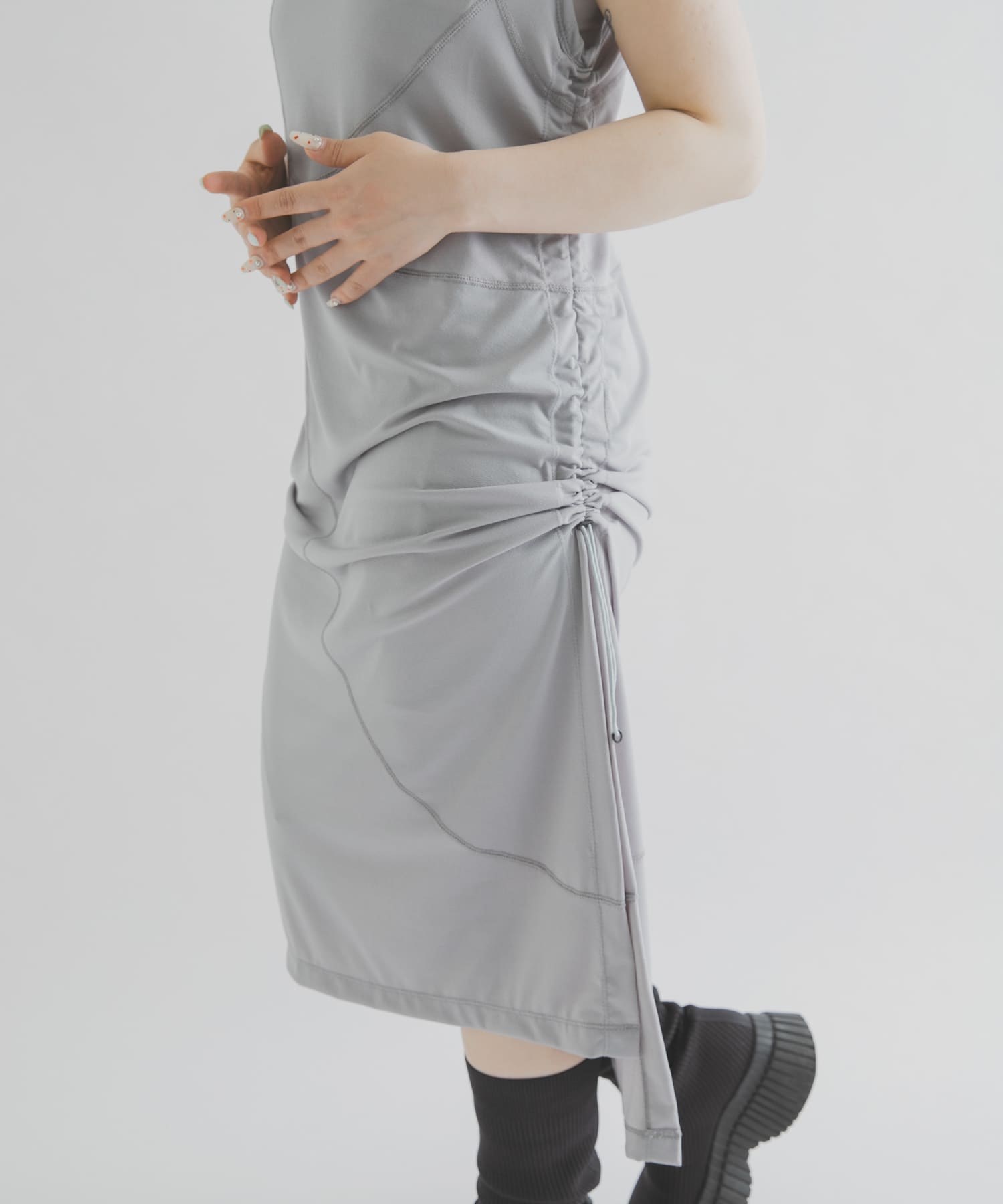 GRAY