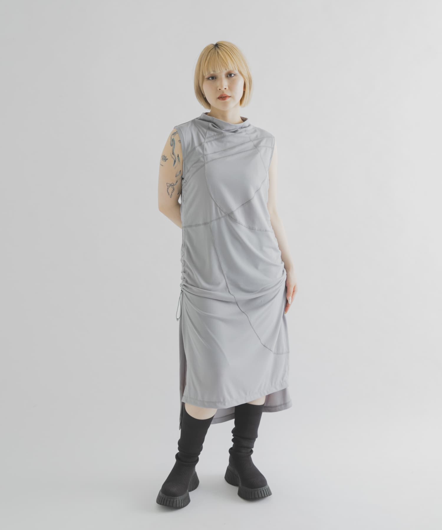 GRAY