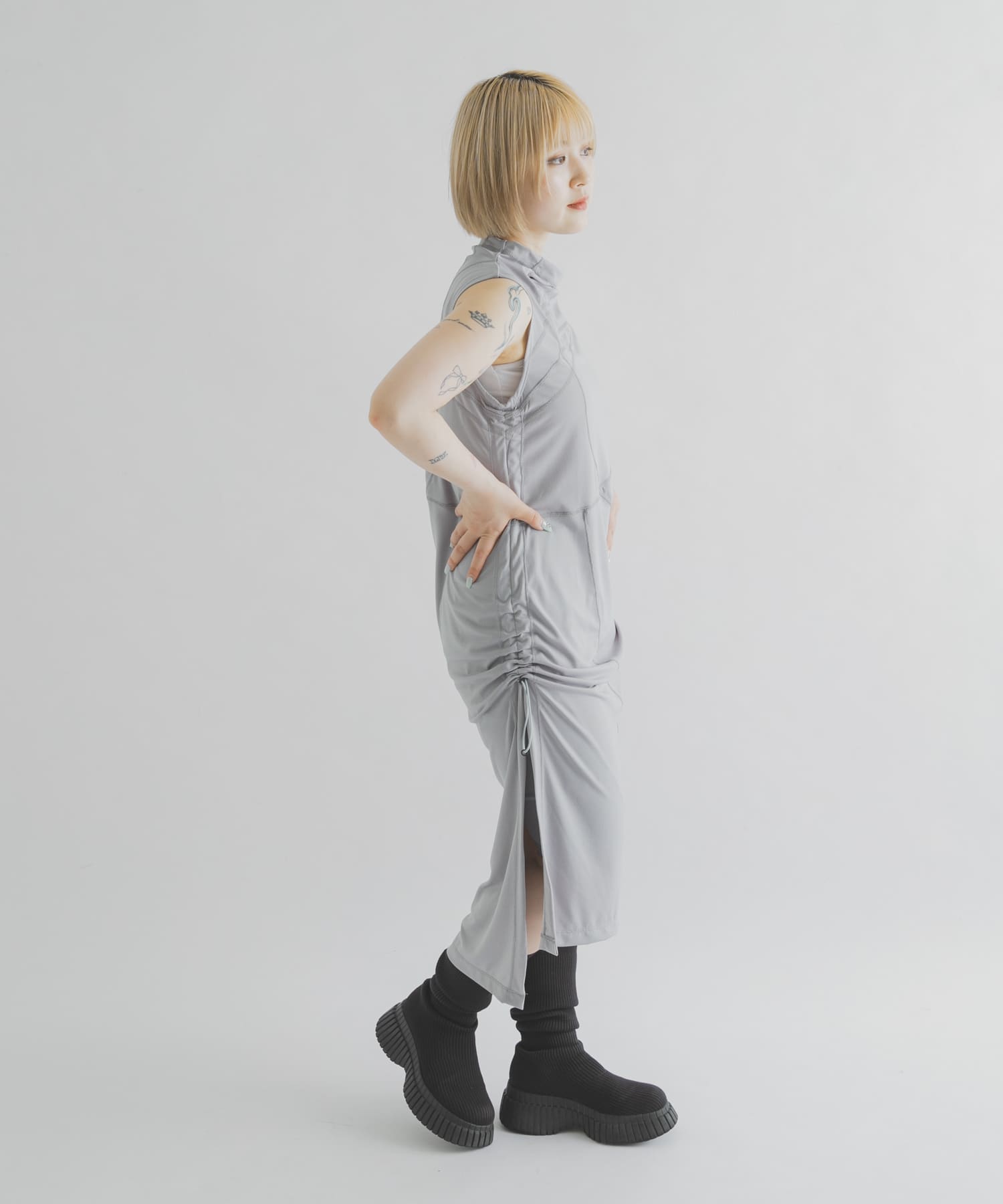 GRAY