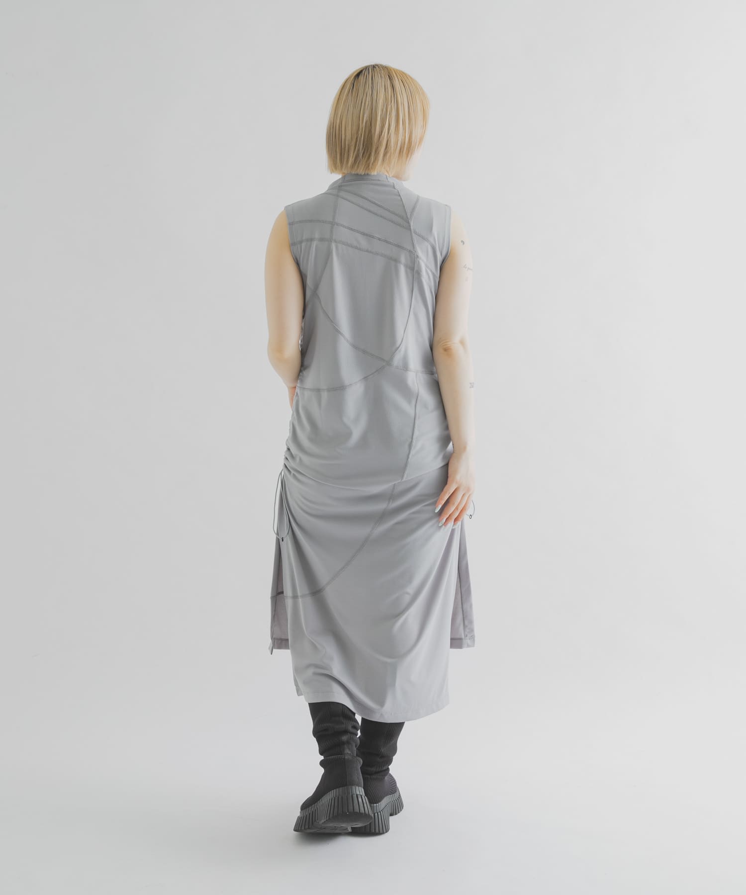GRAY