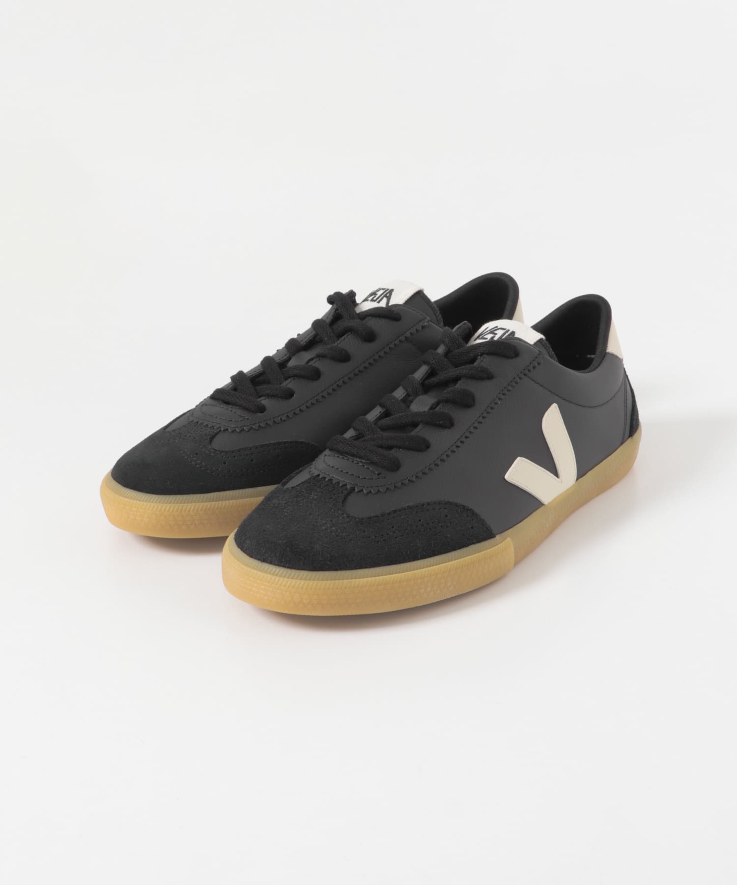 veja　VOLLEY BLACK PIERRE