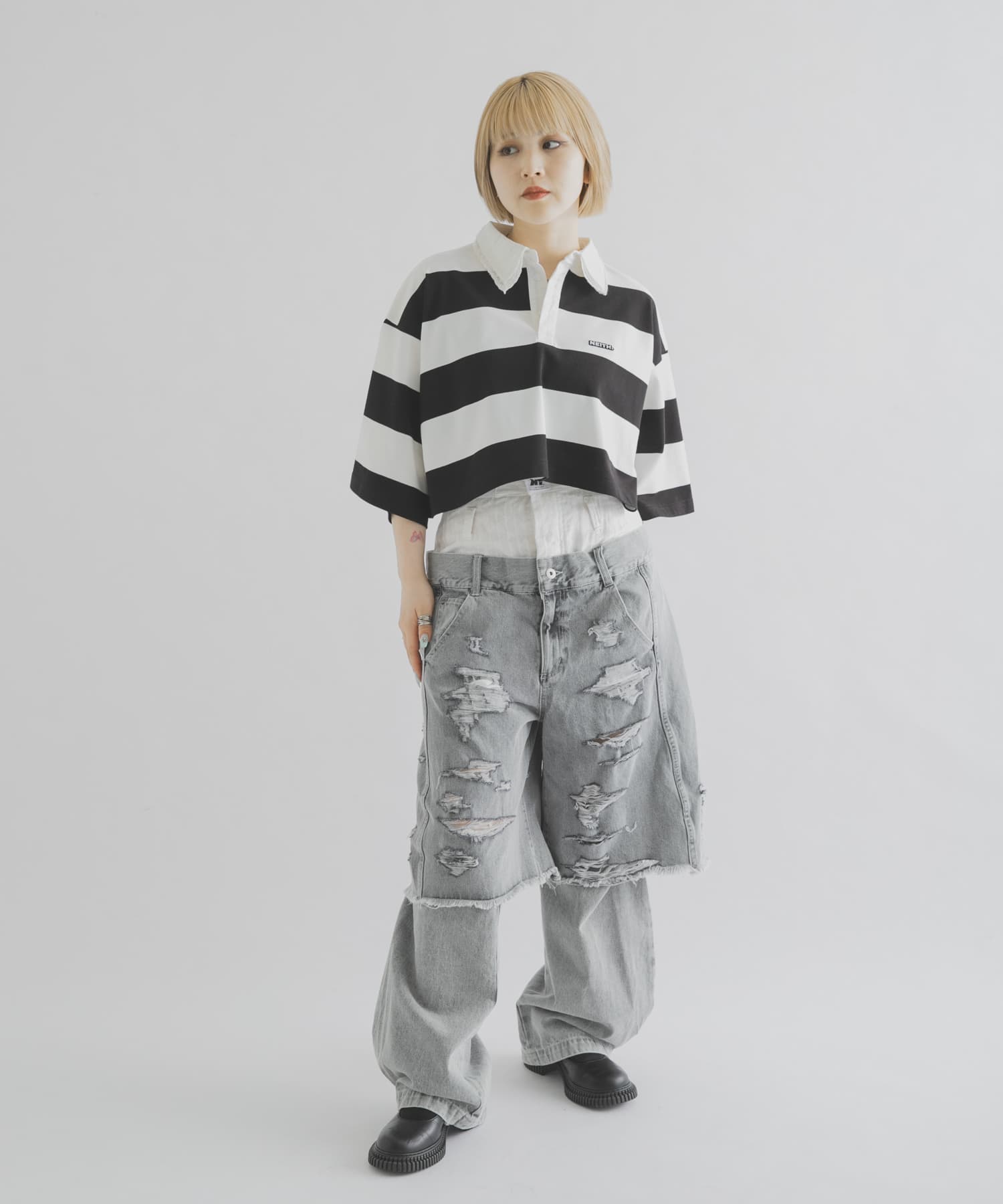 GRAY