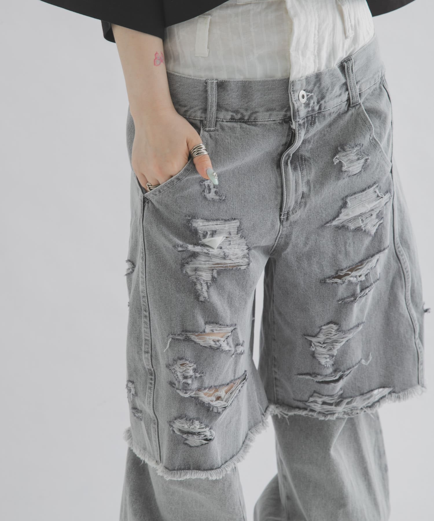 GRAY
