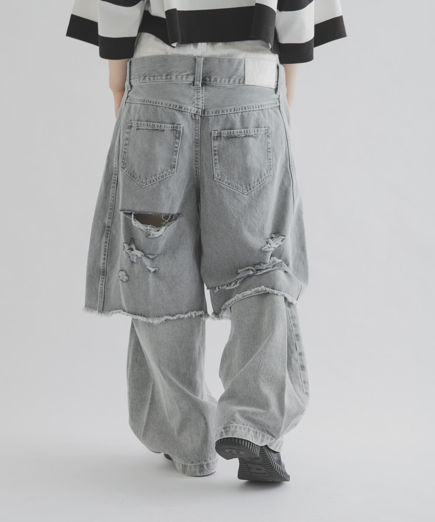 GRAY