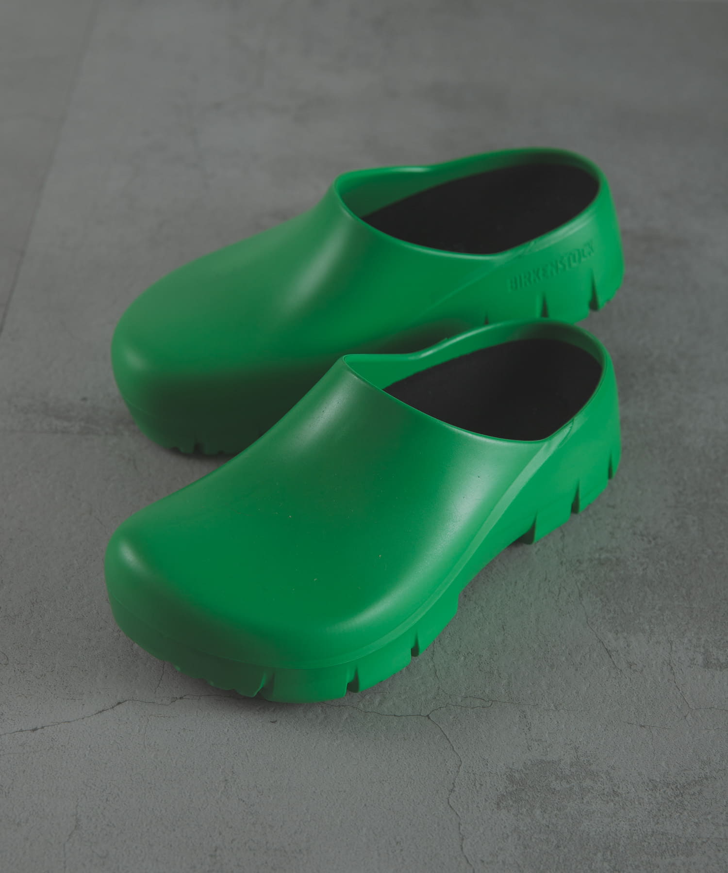 GREEN