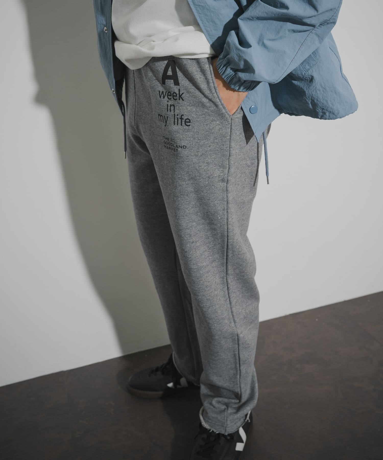 GRAY
