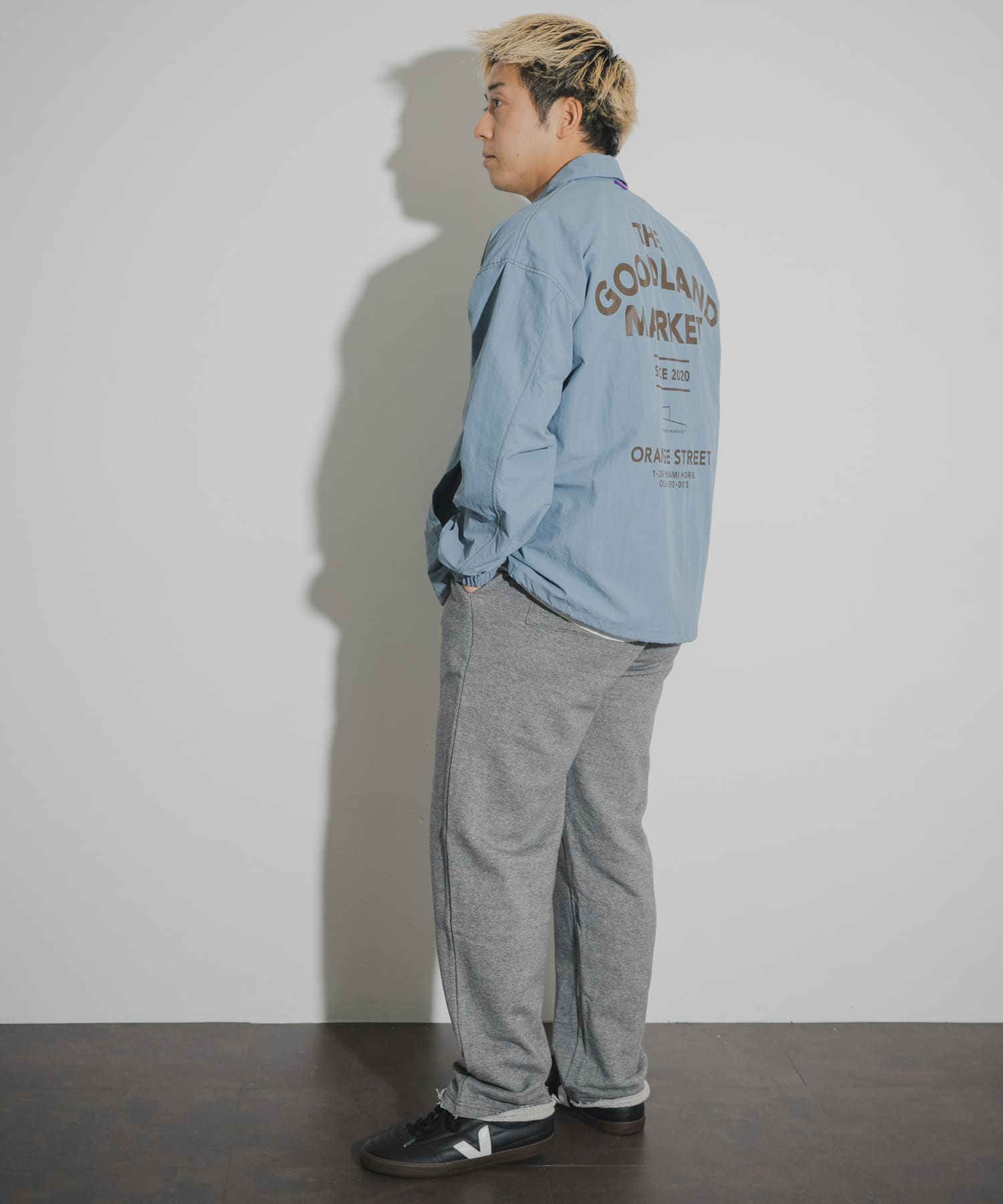 GRAY