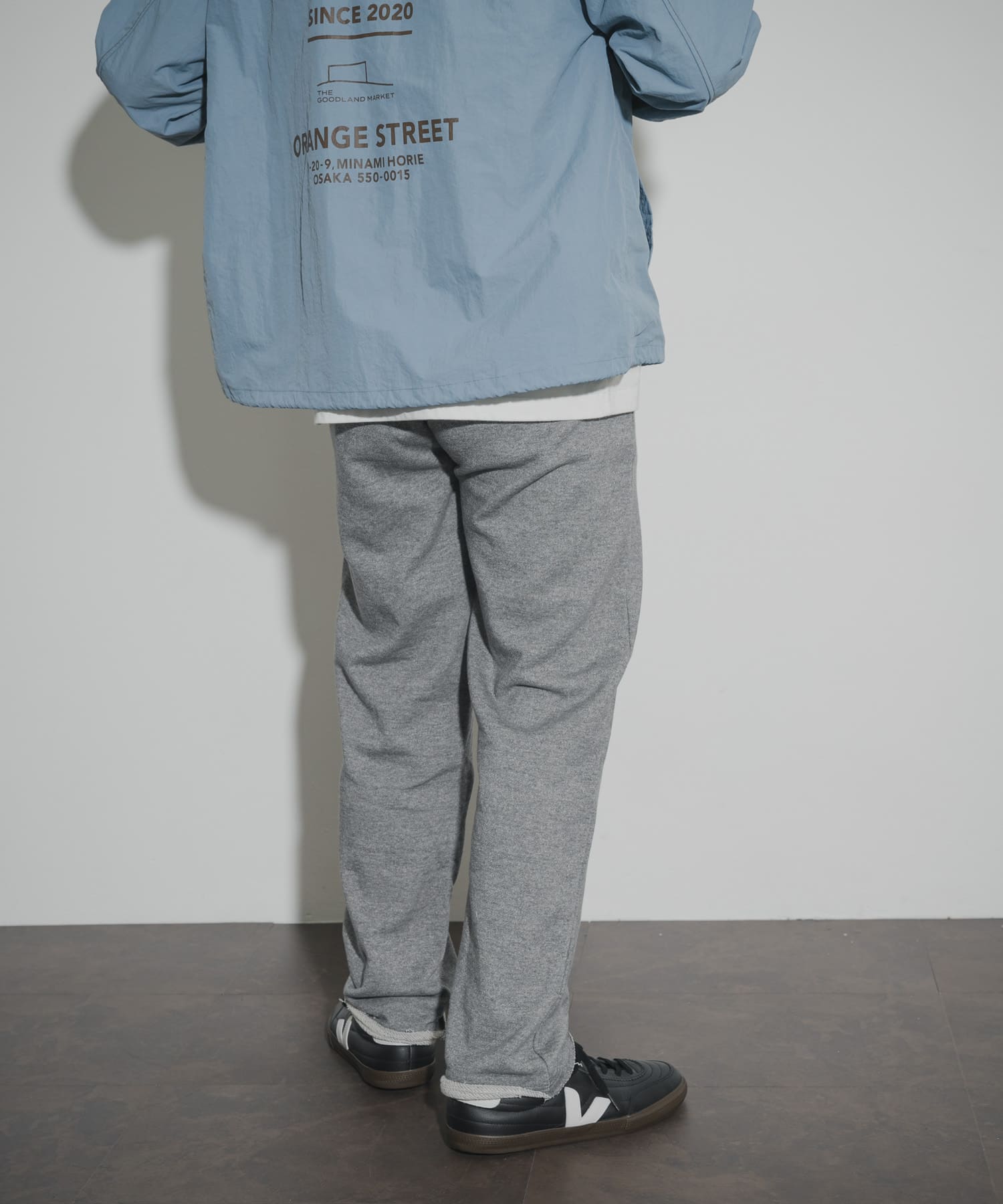 GRAY