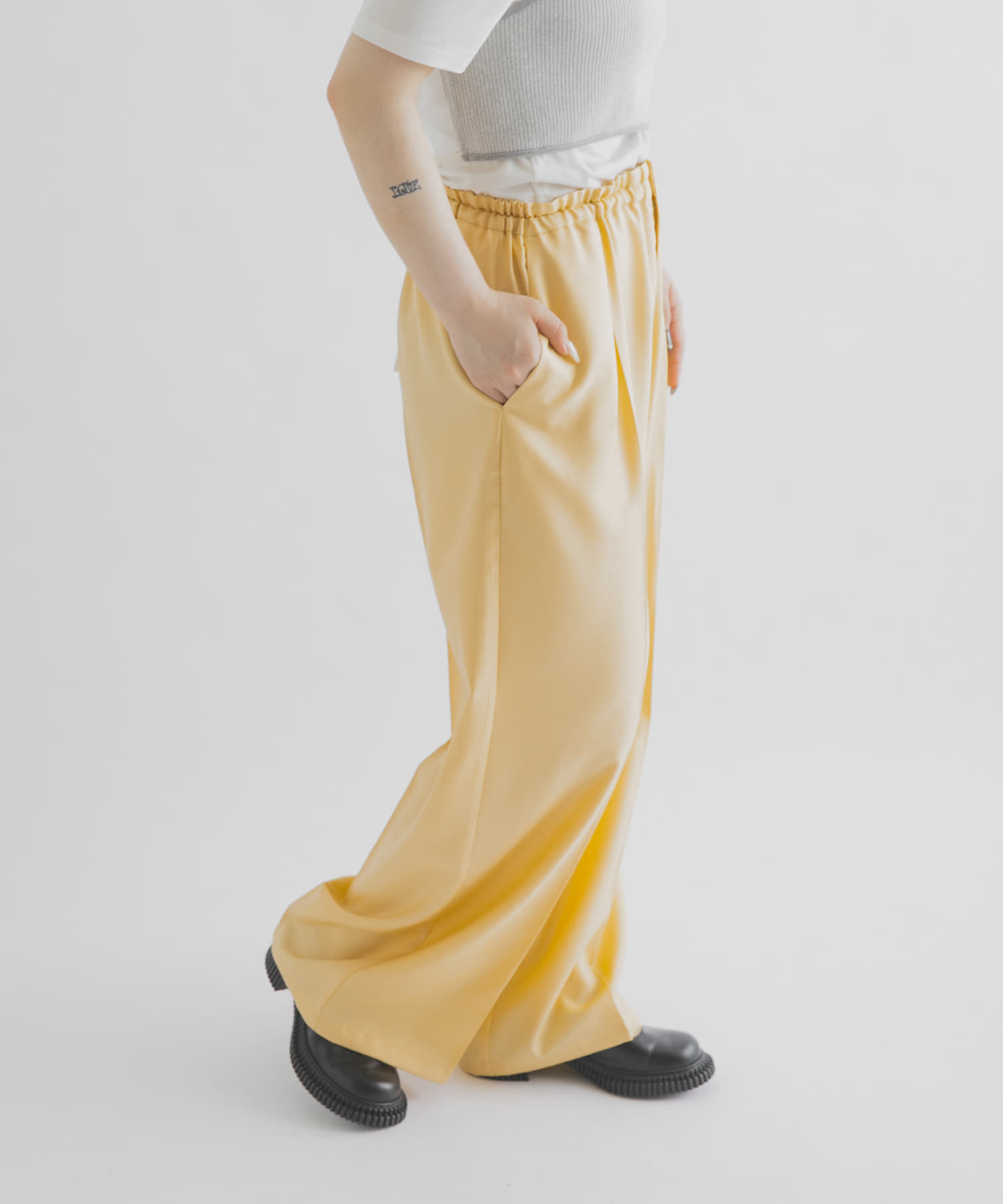 YELLOW
