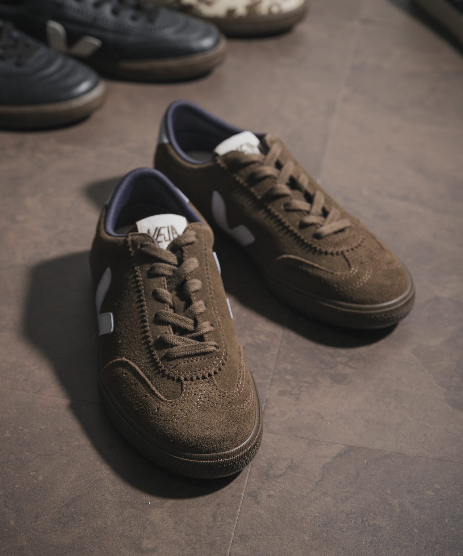veja　VOLLEY EAGLE SWAN M