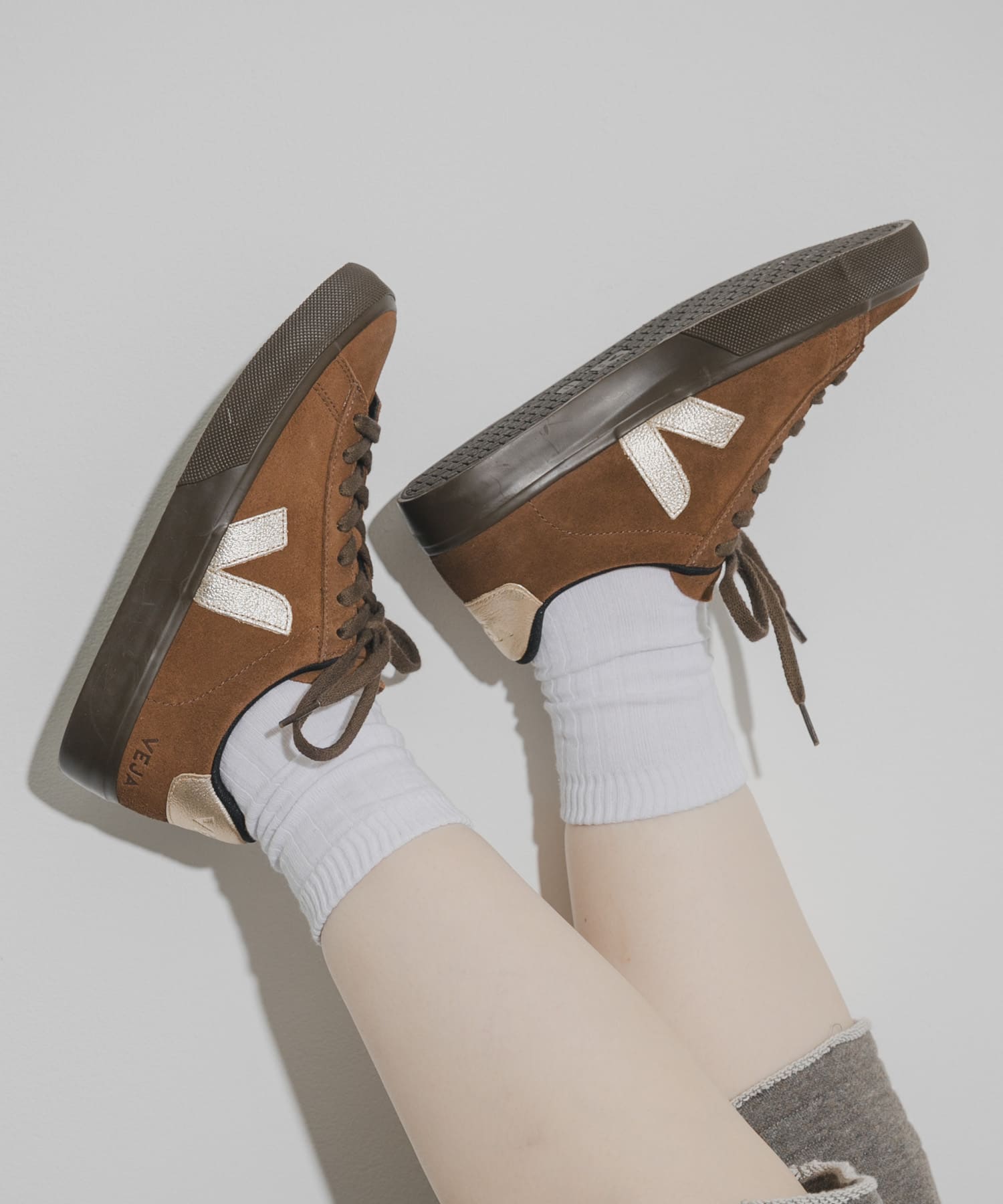 veja　CAMPO - WALNUT PLATINE W PLATINE 36