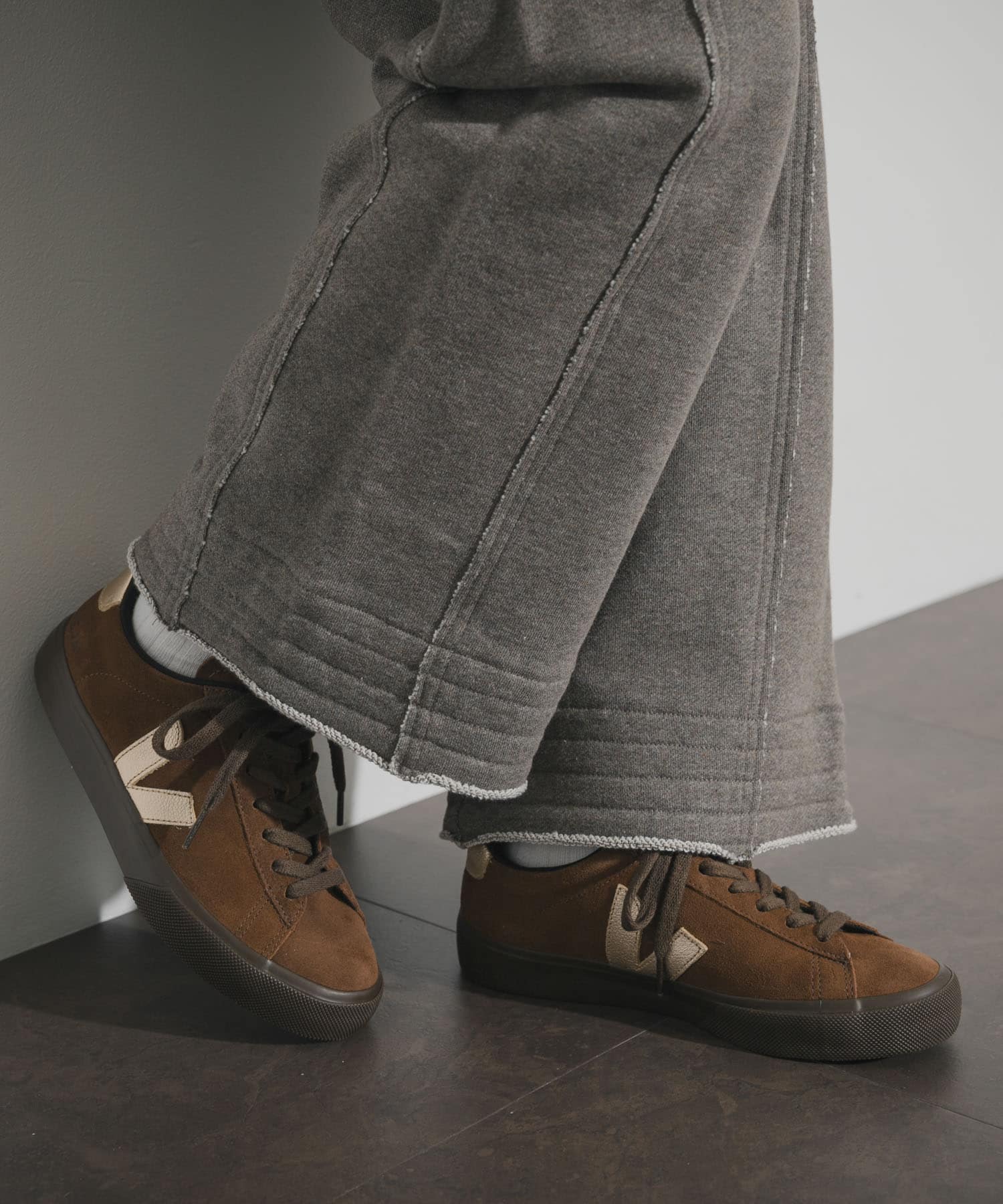veja　CAMPO - WALNUT PLATINE W PLATINE 36