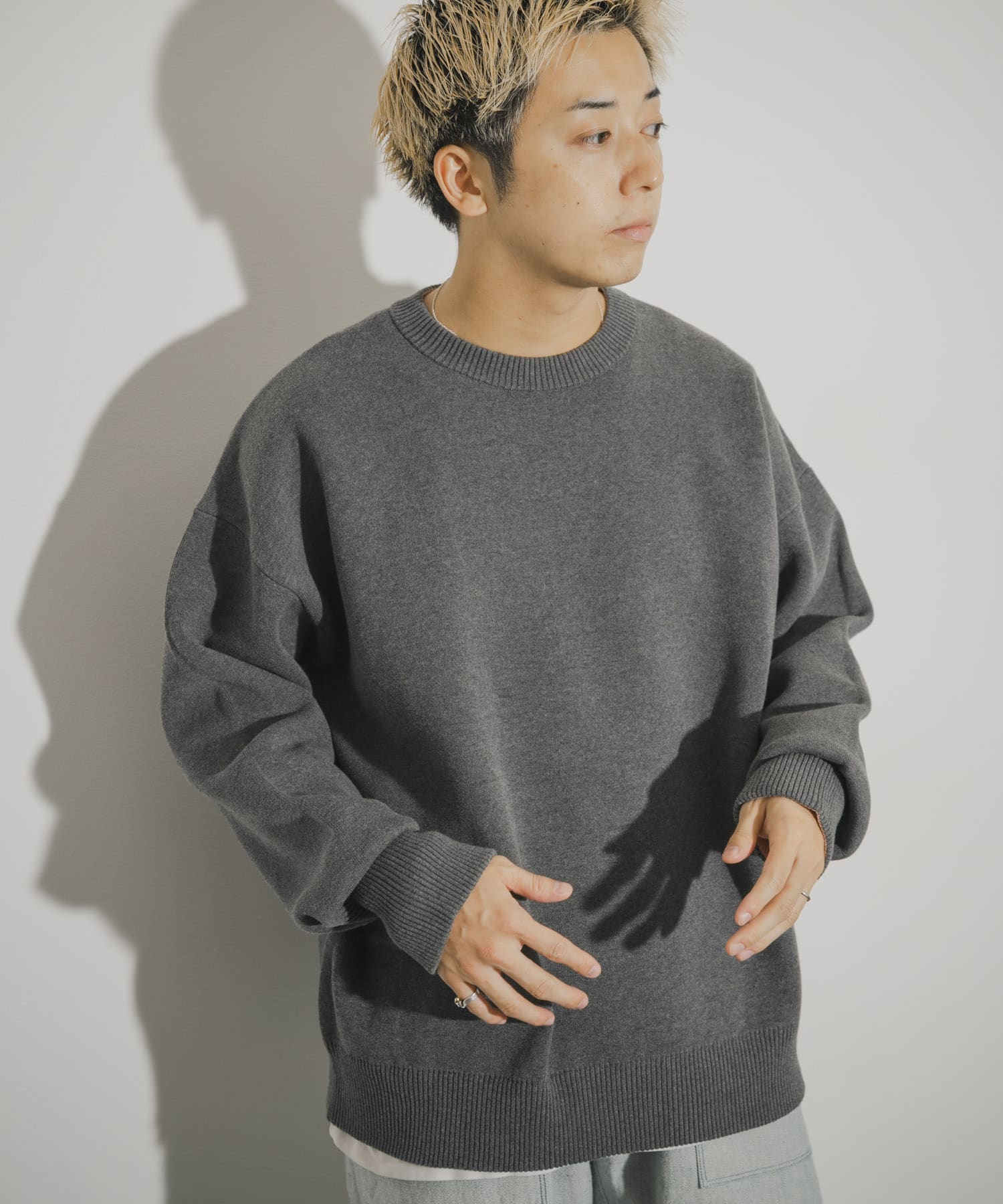 GRAY