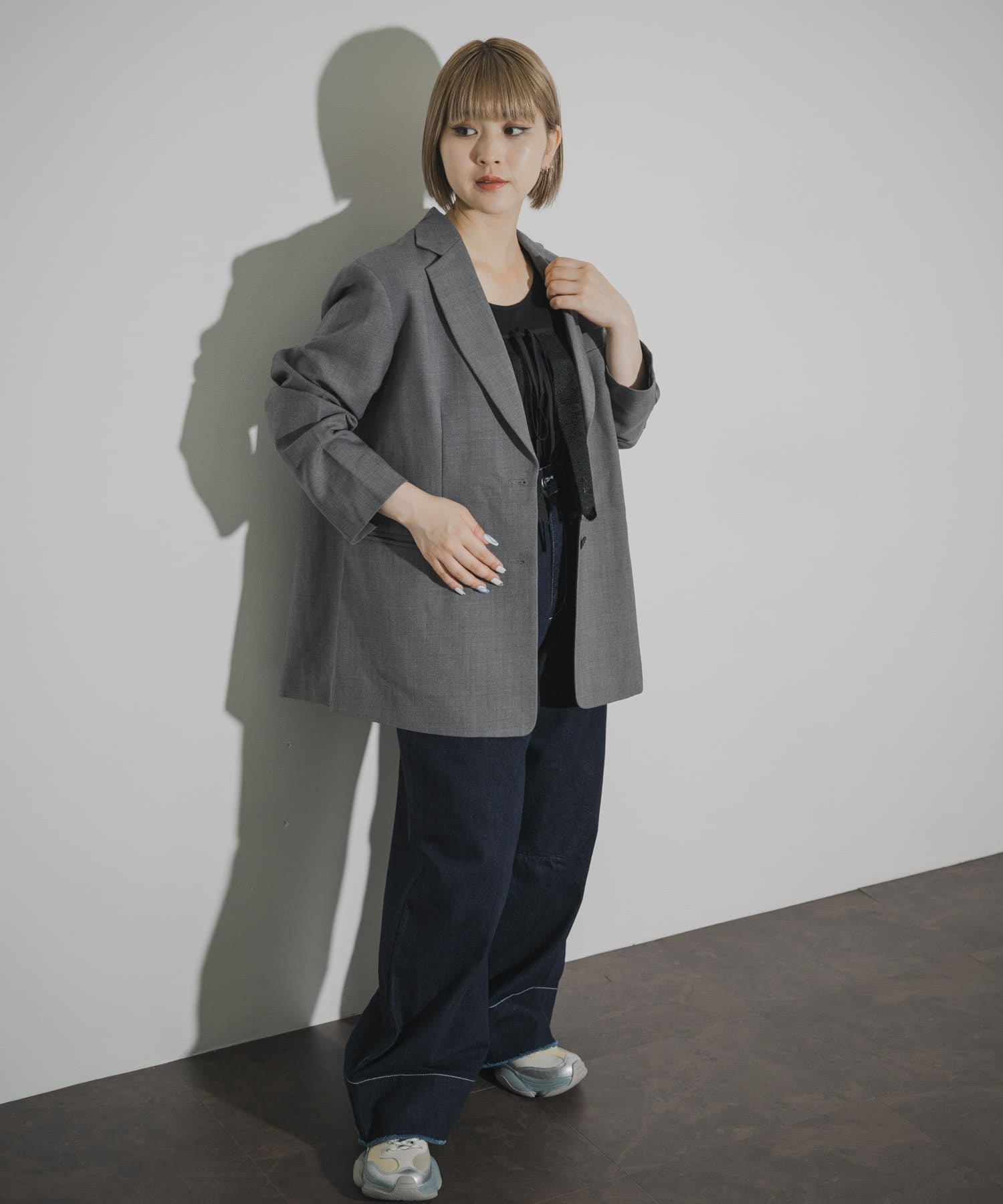GRAY